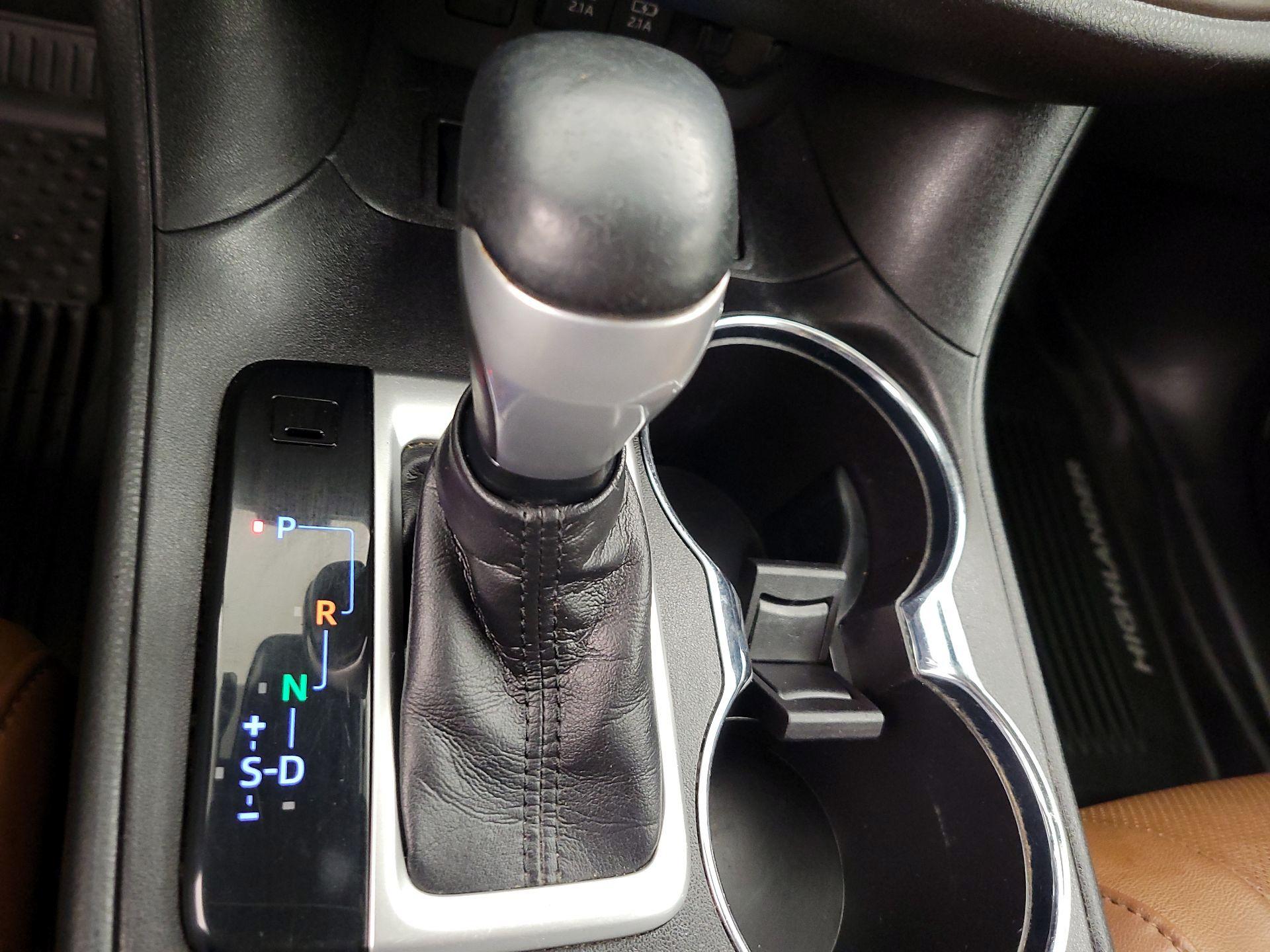 Thumbnail: 2018 Toyota Highlander - 17