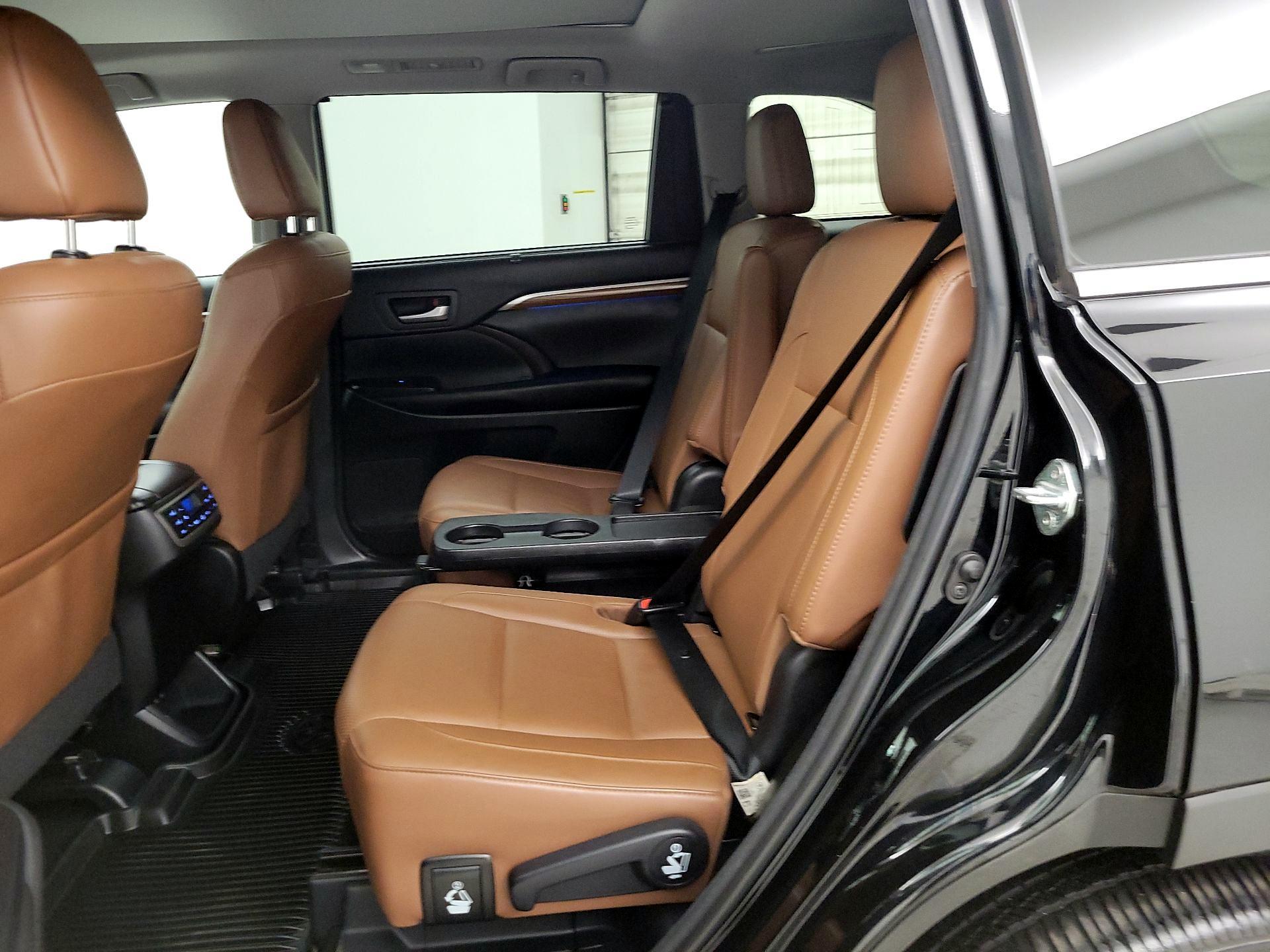 Thumbnail: 2018 Toyota Highlander - 20