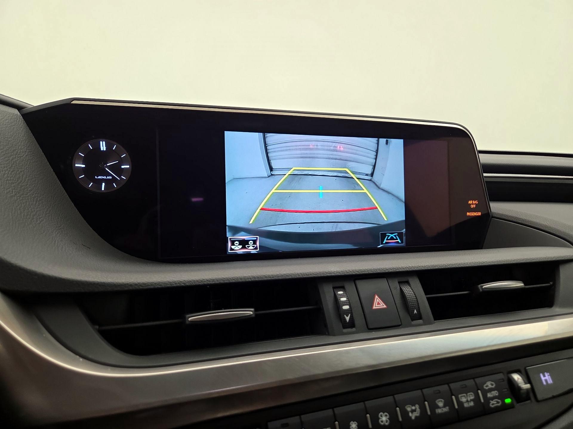 Thumbnail: 2021 Lexus ES - 15