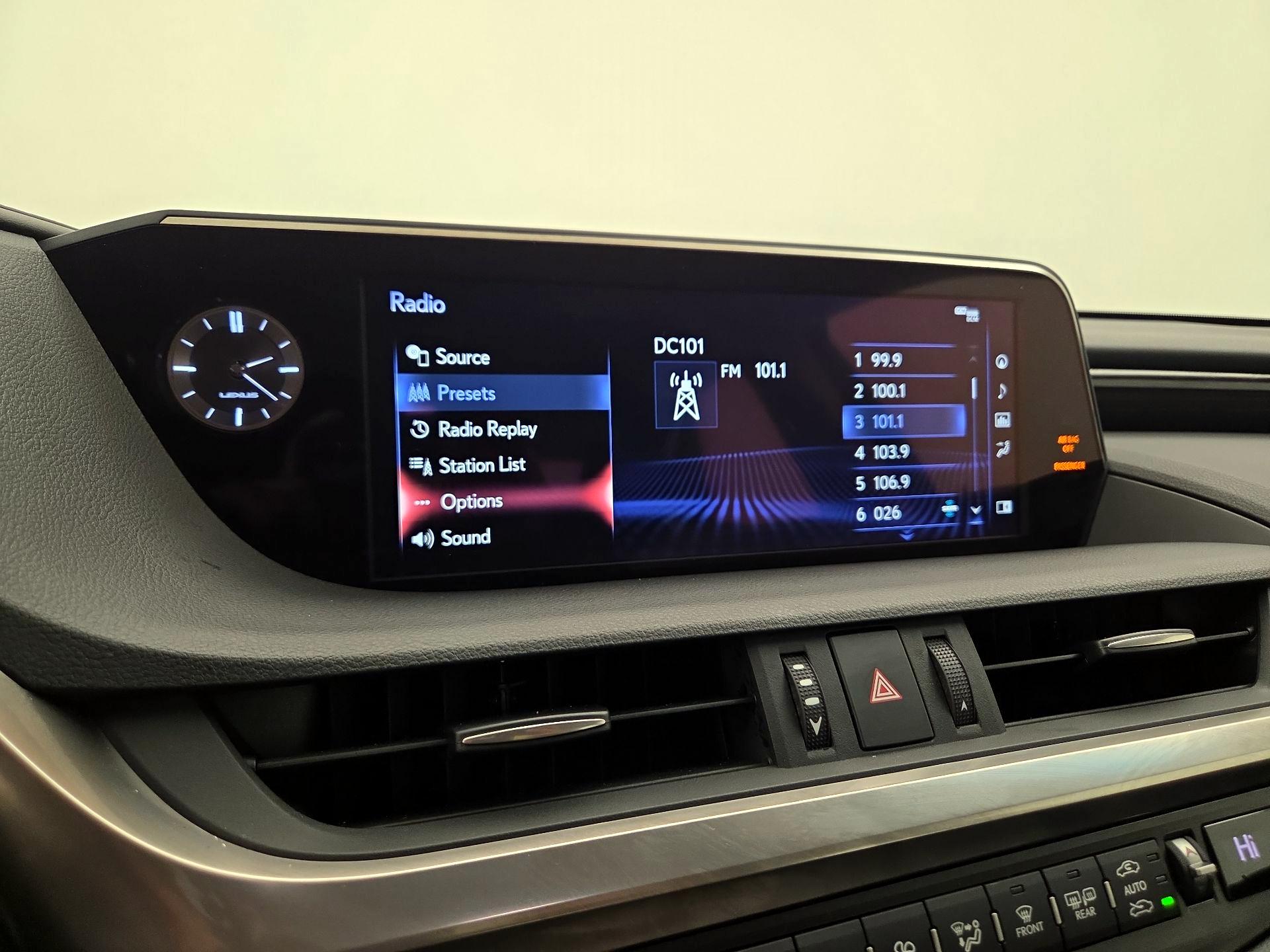 Thumbnail: 2021 Lexus ES - 16