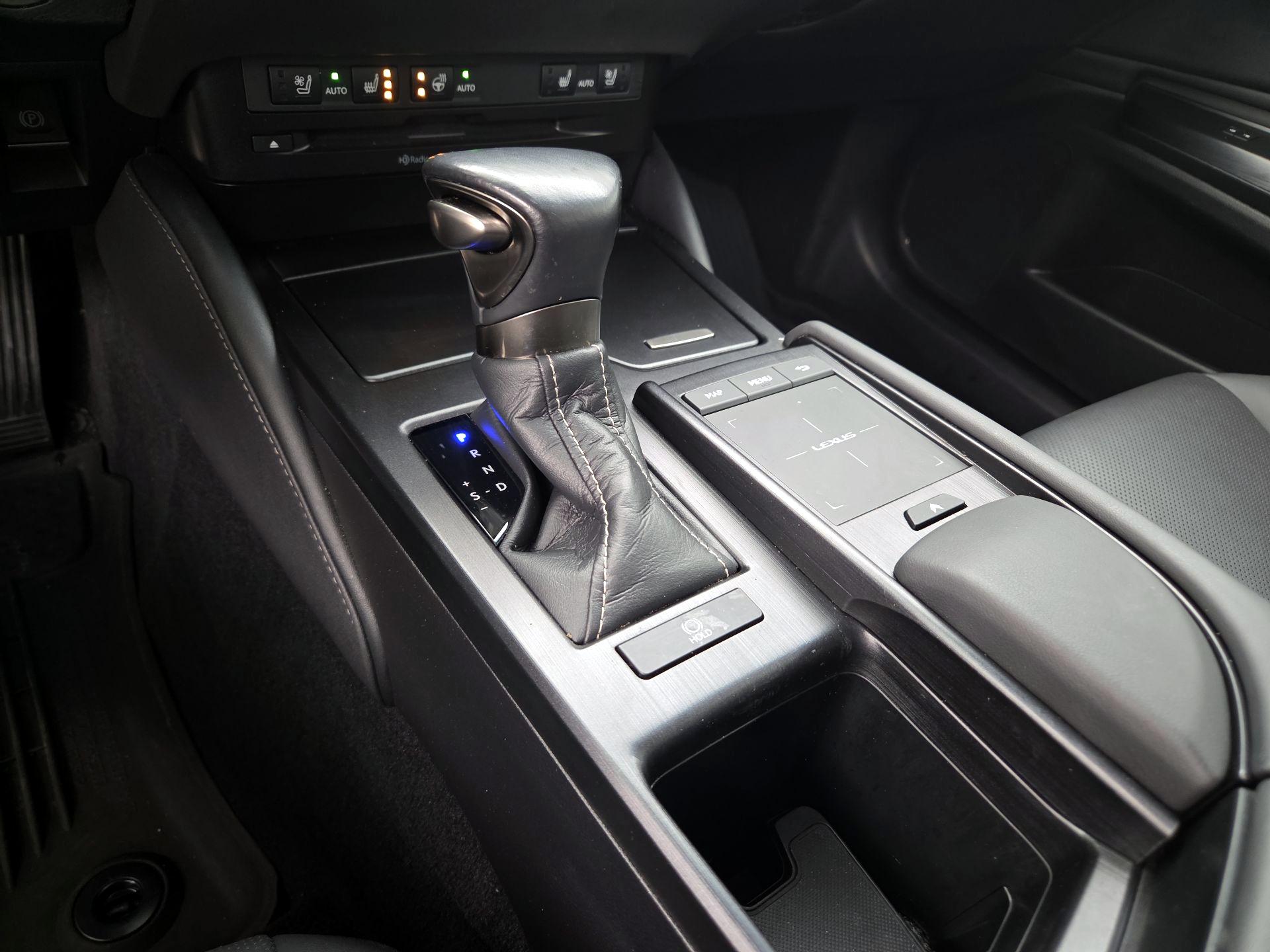 Thumbnail: 2021 Lexus ES - 18