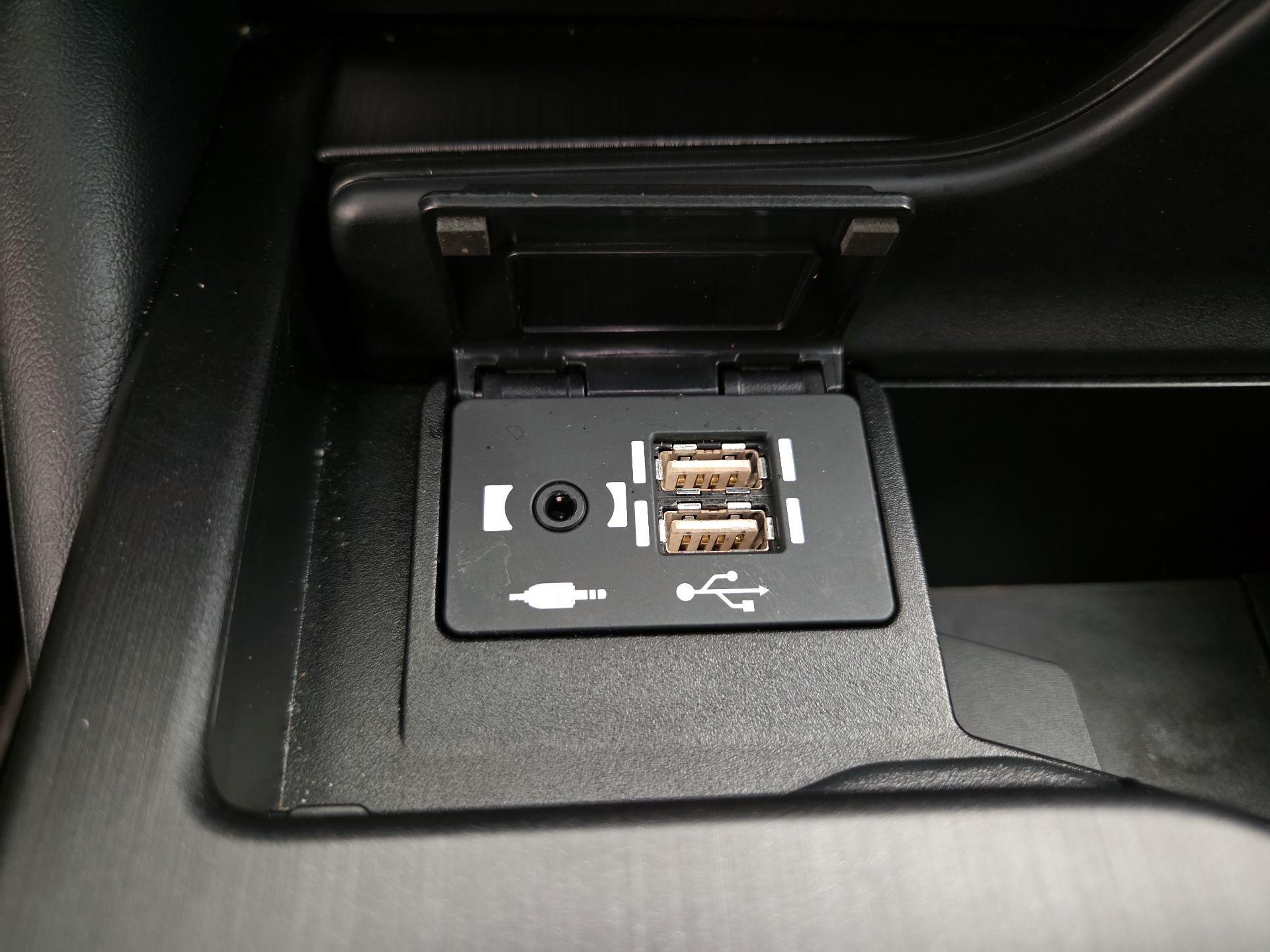 Thumbnail: 2021 Lexus ES - 19