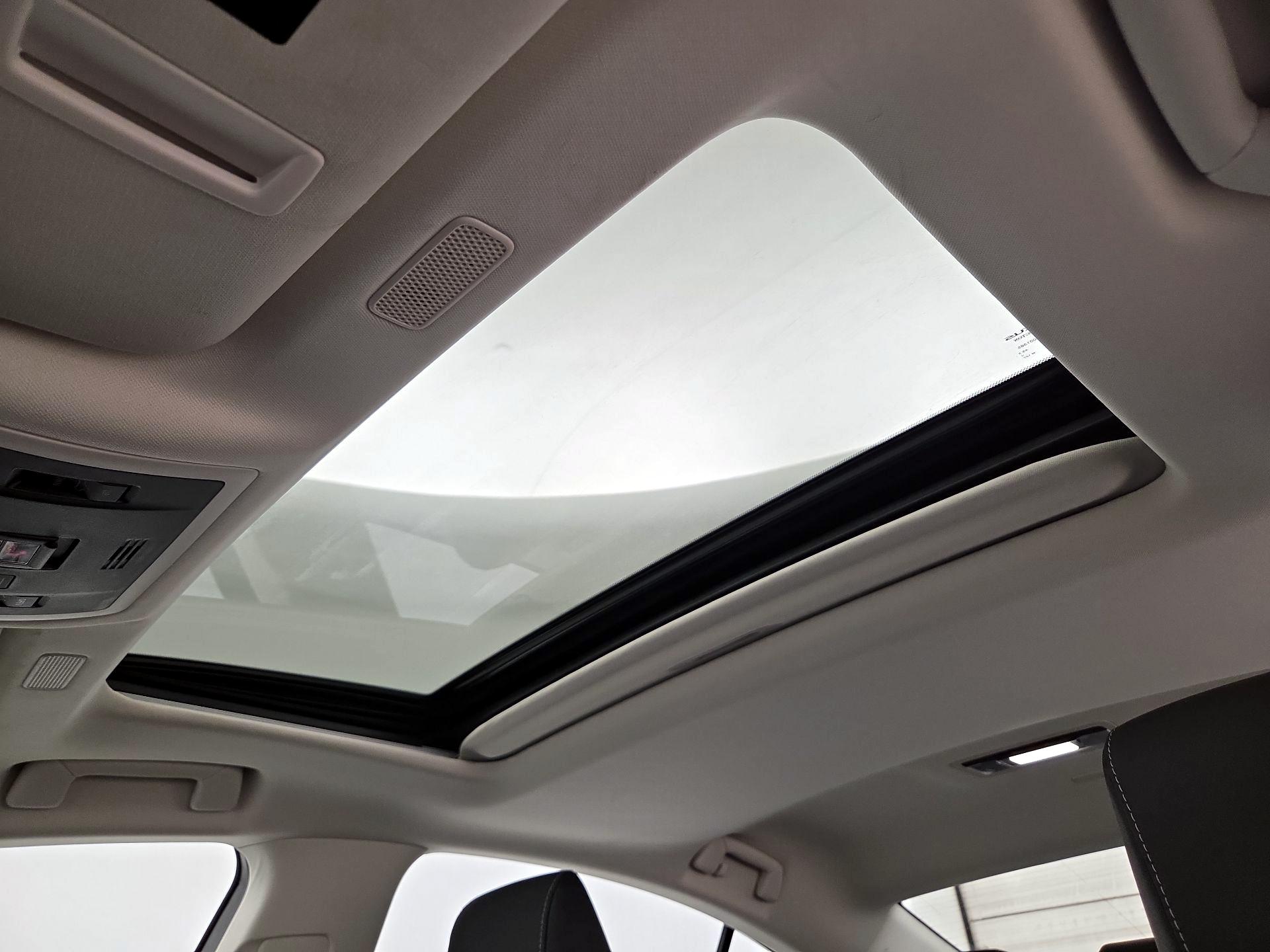 Thumbnail: 2021 Lexus ES - 20