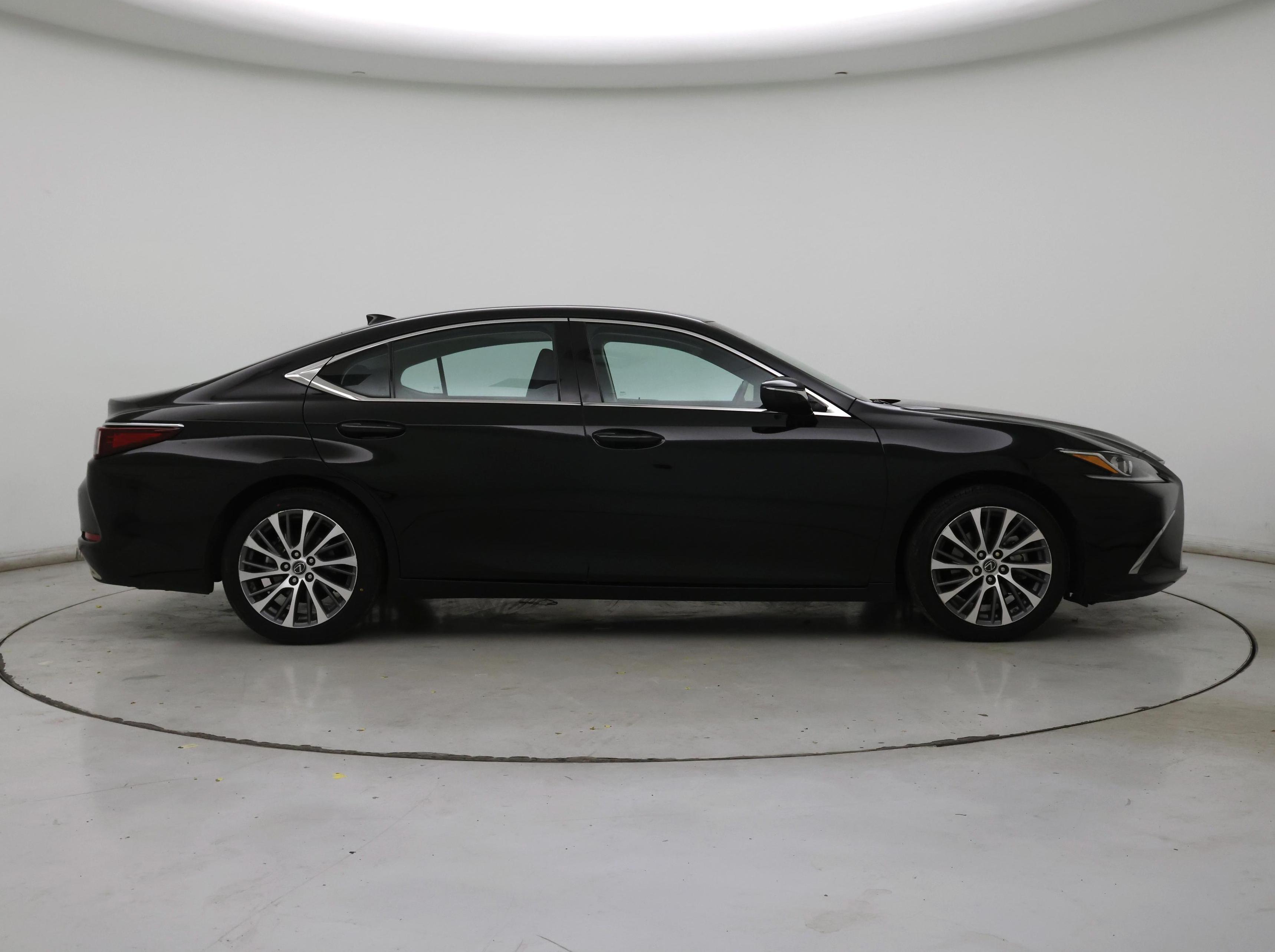 Thumbnail: 2021 Lexus ES - 7