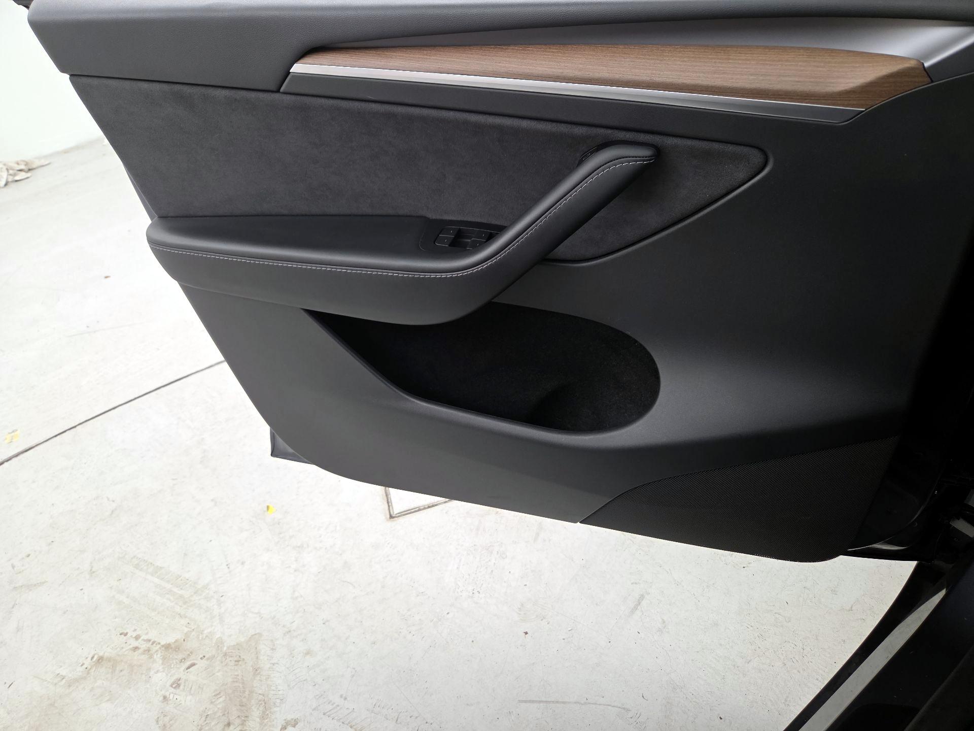 Thumbnail: 2023 Tesla Model Y - 12