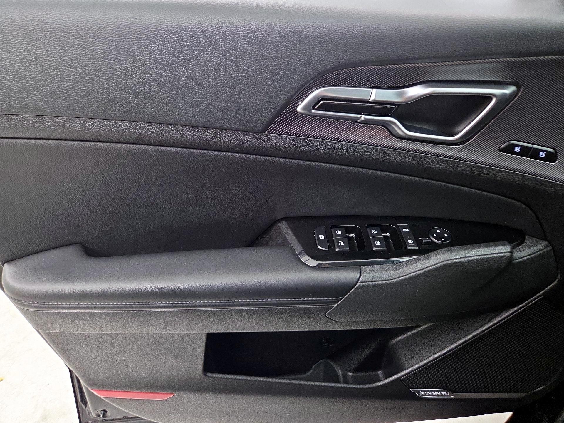 Thumbnail: 2023 Kia Sportage - 12