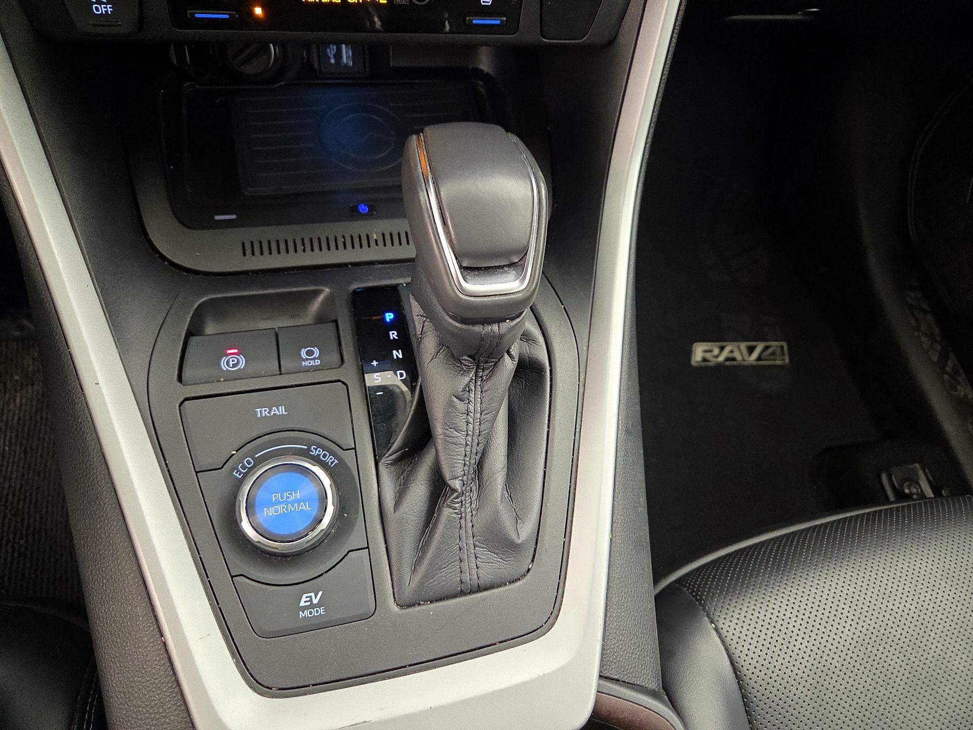 Thumbnail: 2023 Toyota RAV4 - 17