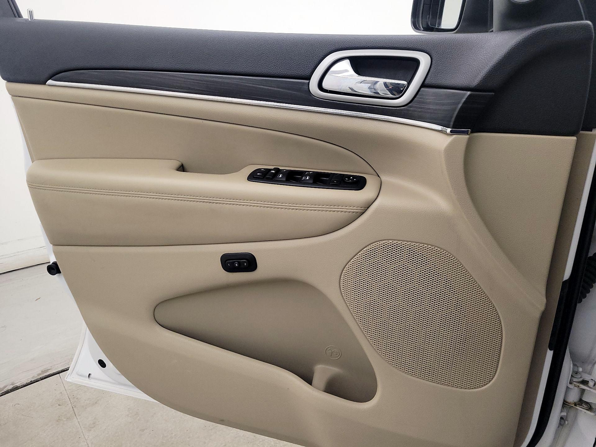 Thumbnail: 2021 Jeep Grand Cherokee - 12