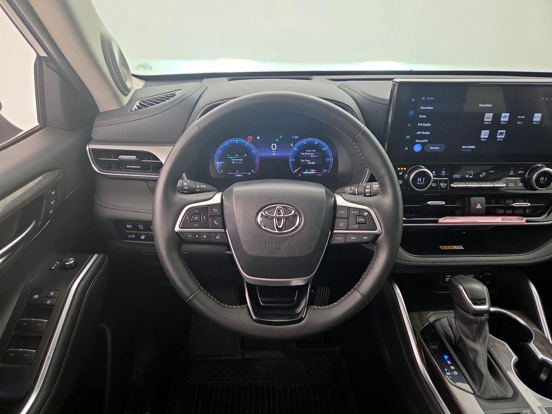 Thumbnail: 2024 Toyota Highlander - 10