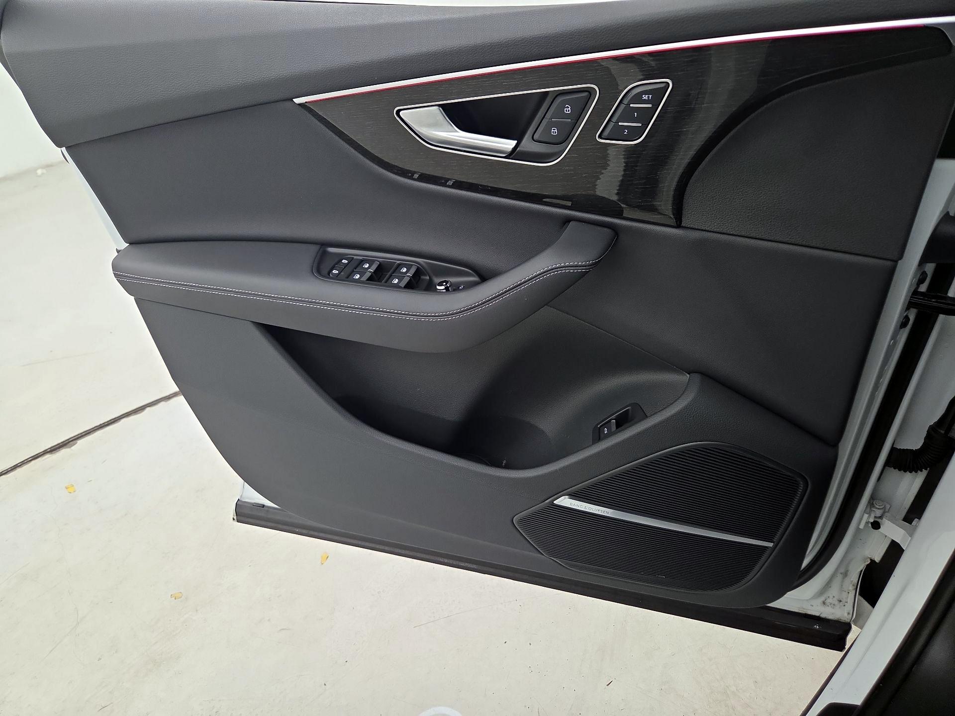 Thumbnail: 2025 Audi Q7 - 12