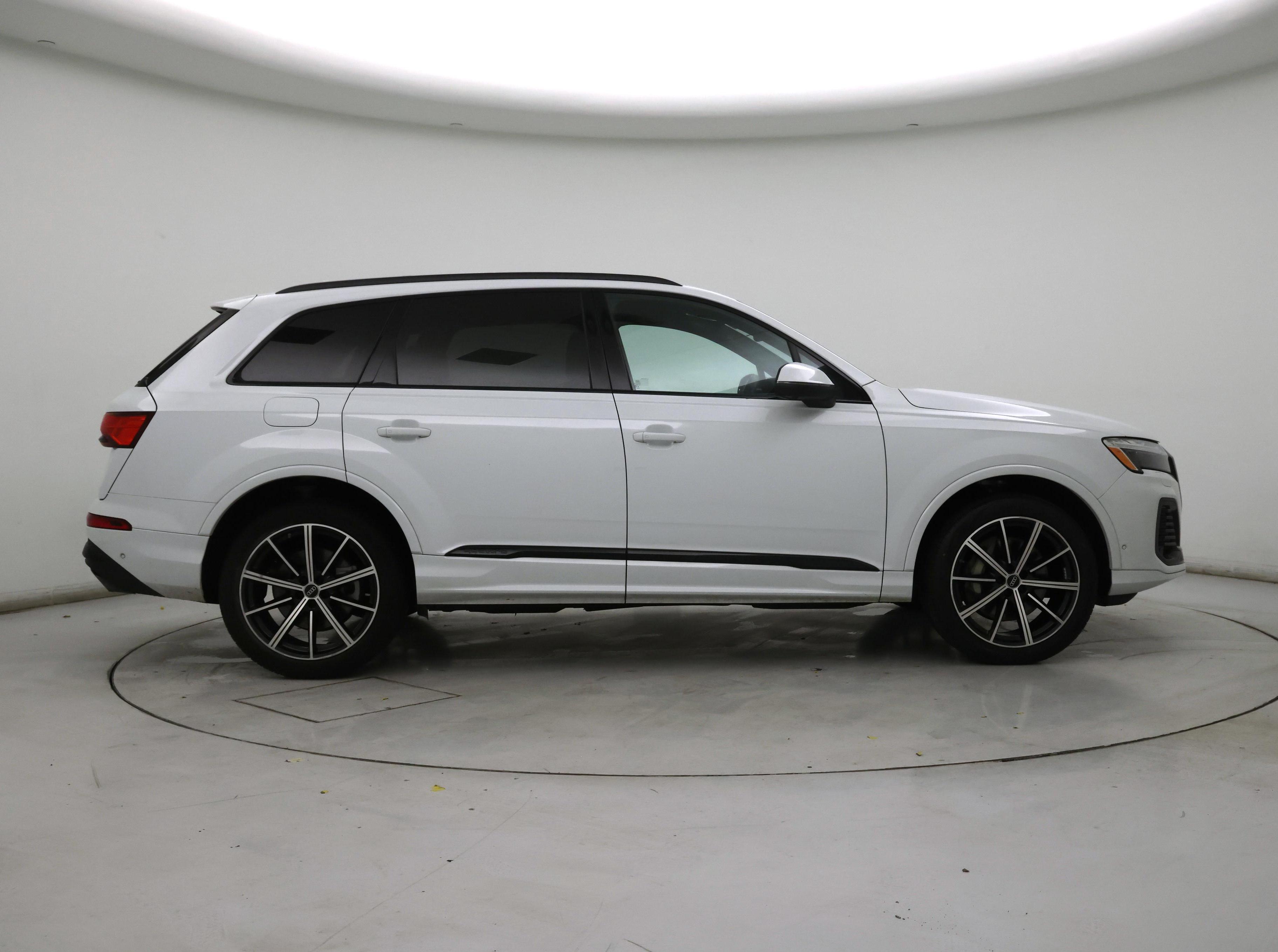 Thumbnail: 2025 Audi Q7 - 7