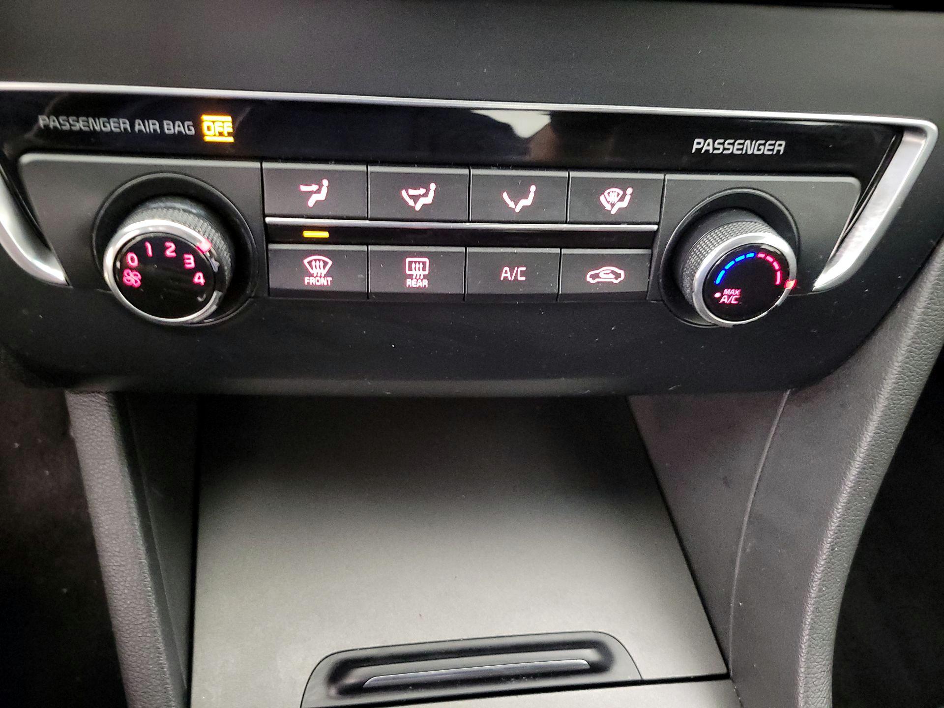 Thumbnail: 2016 Kia Optima - 16