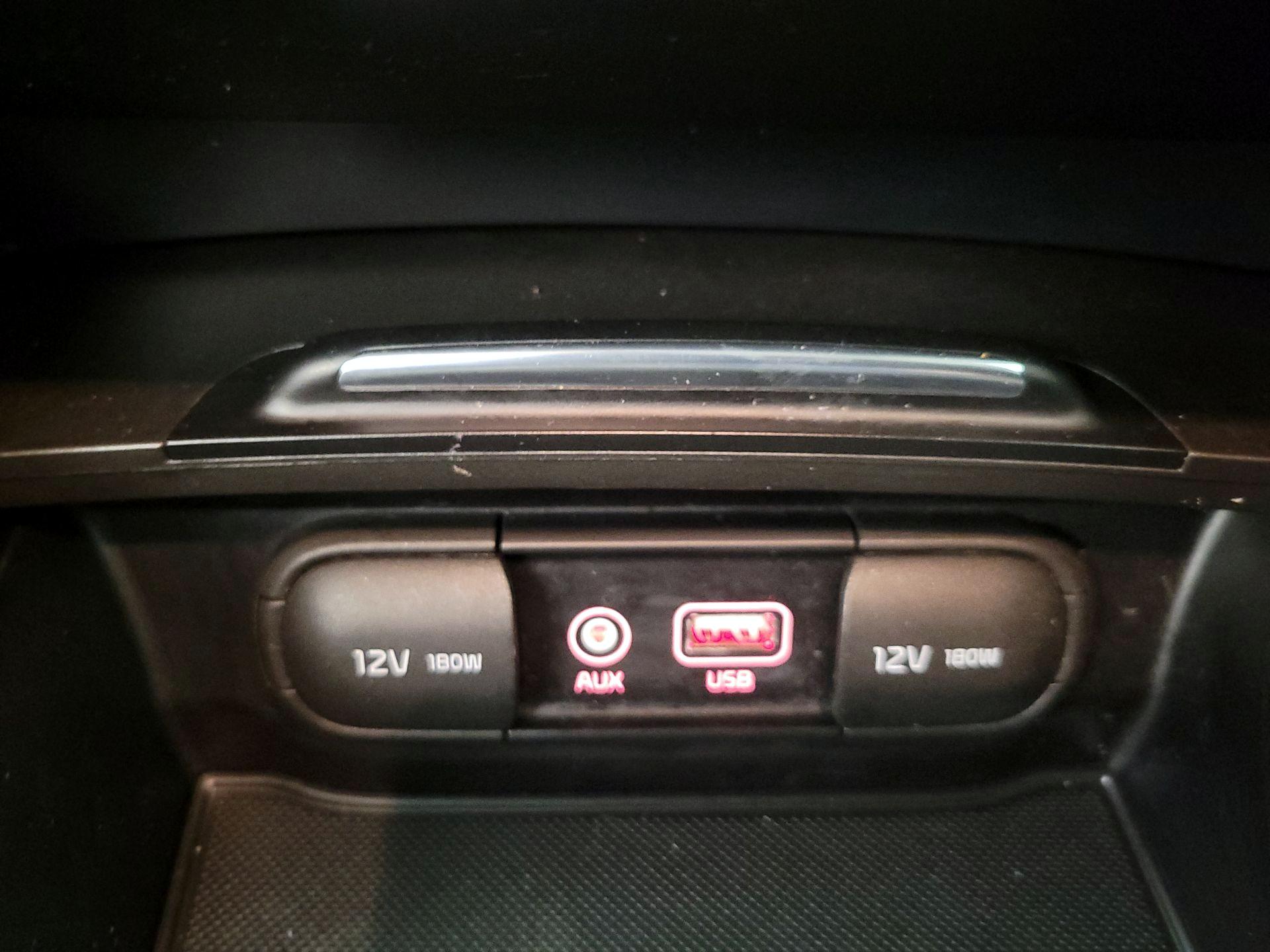 Thumbnail: 2016 Kia Optima - 18