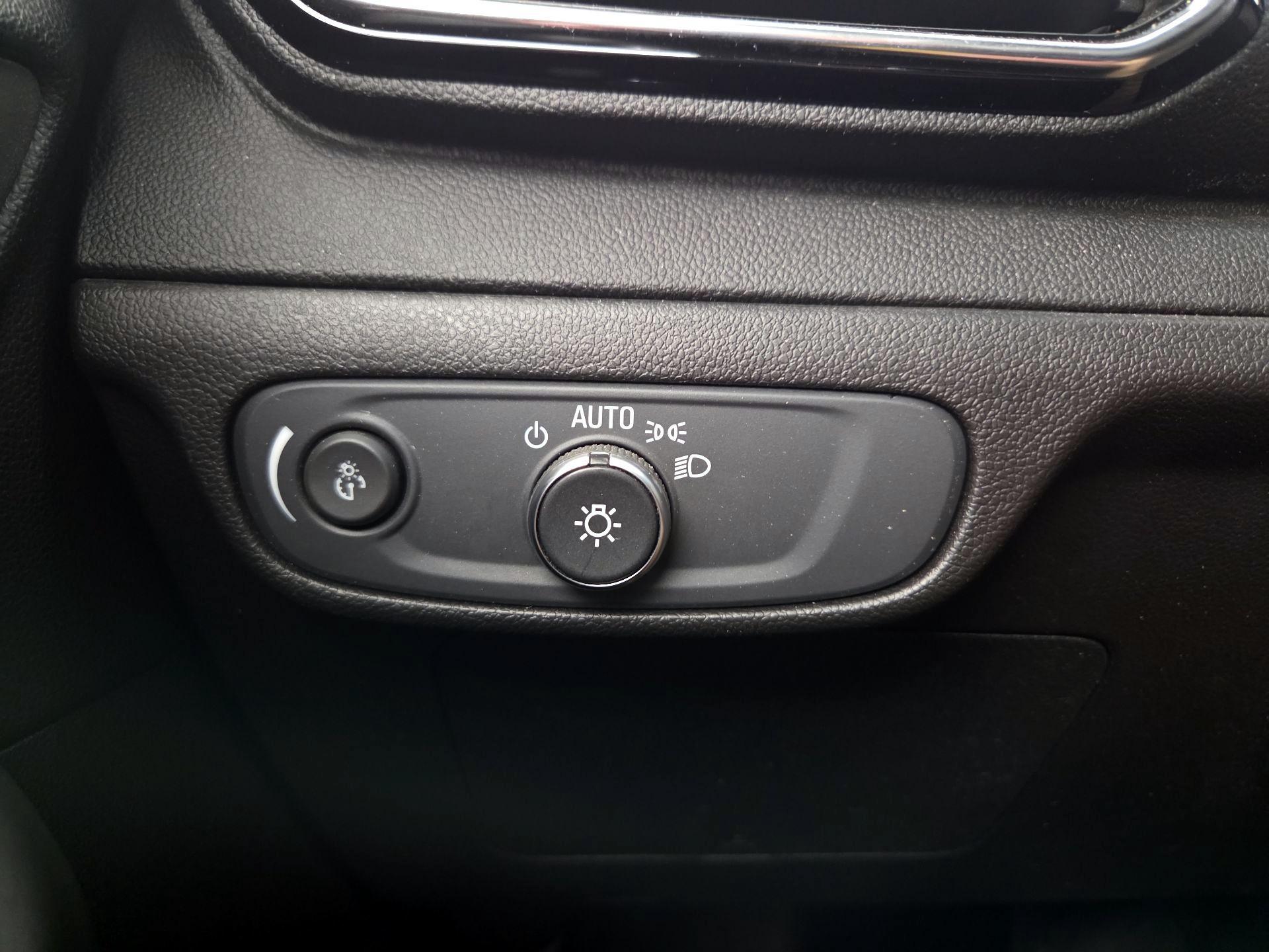 Thumbnail: 2022 Chevrolet Bolt EV - 13