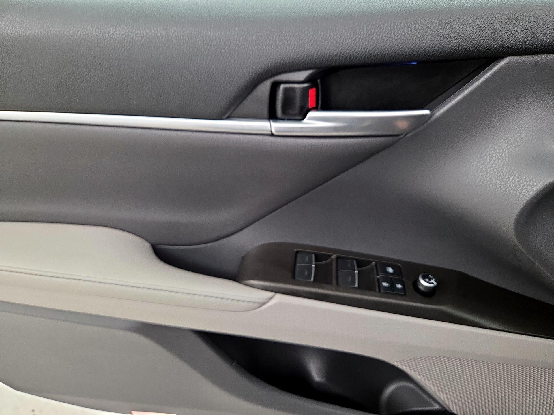 Thumbnail: 2022 Toyota Camry - 12