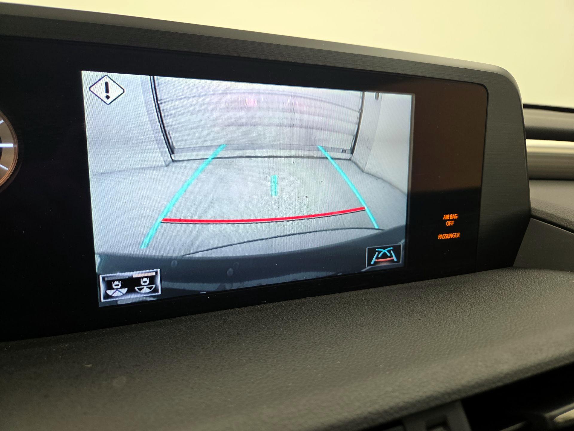 Thumbnail: 2020 Lexus ES - 13