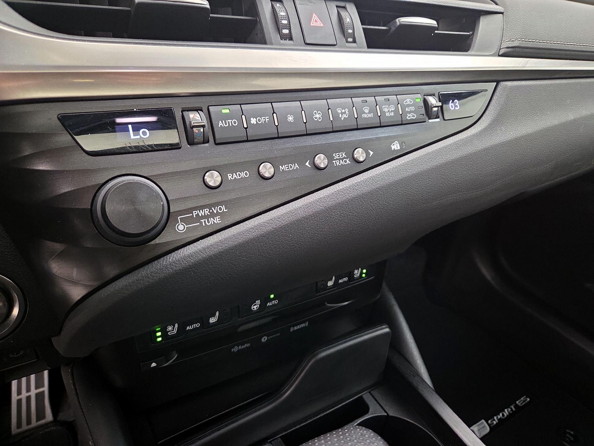 Thumbnail: 2020 Lexus ES - 15