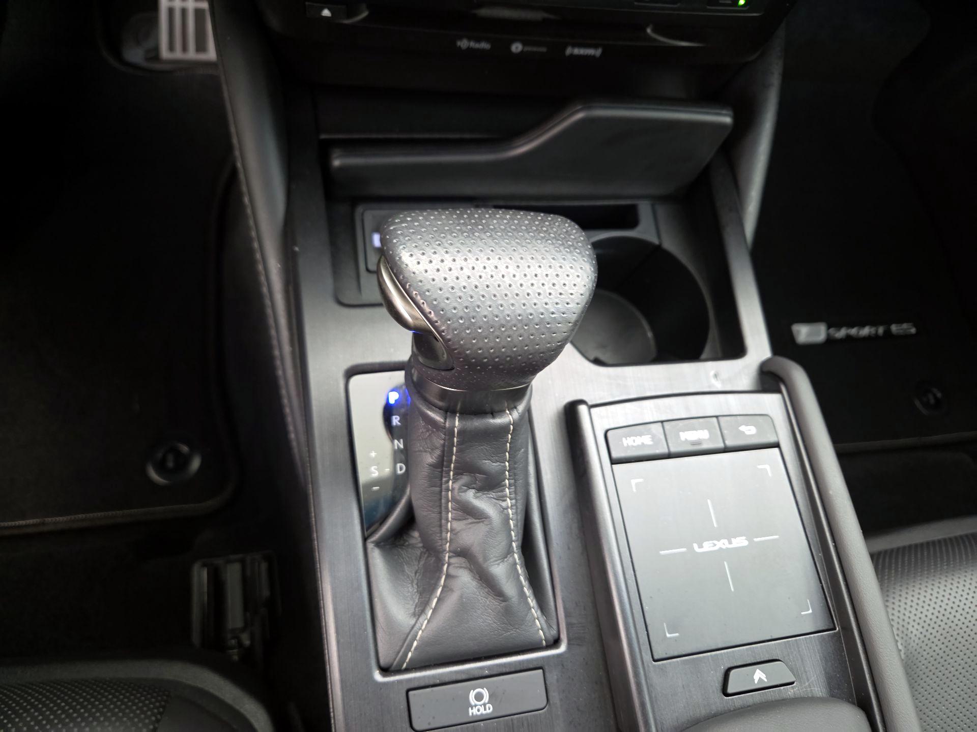 Thumbnail: 2020 Lexus ES - 16