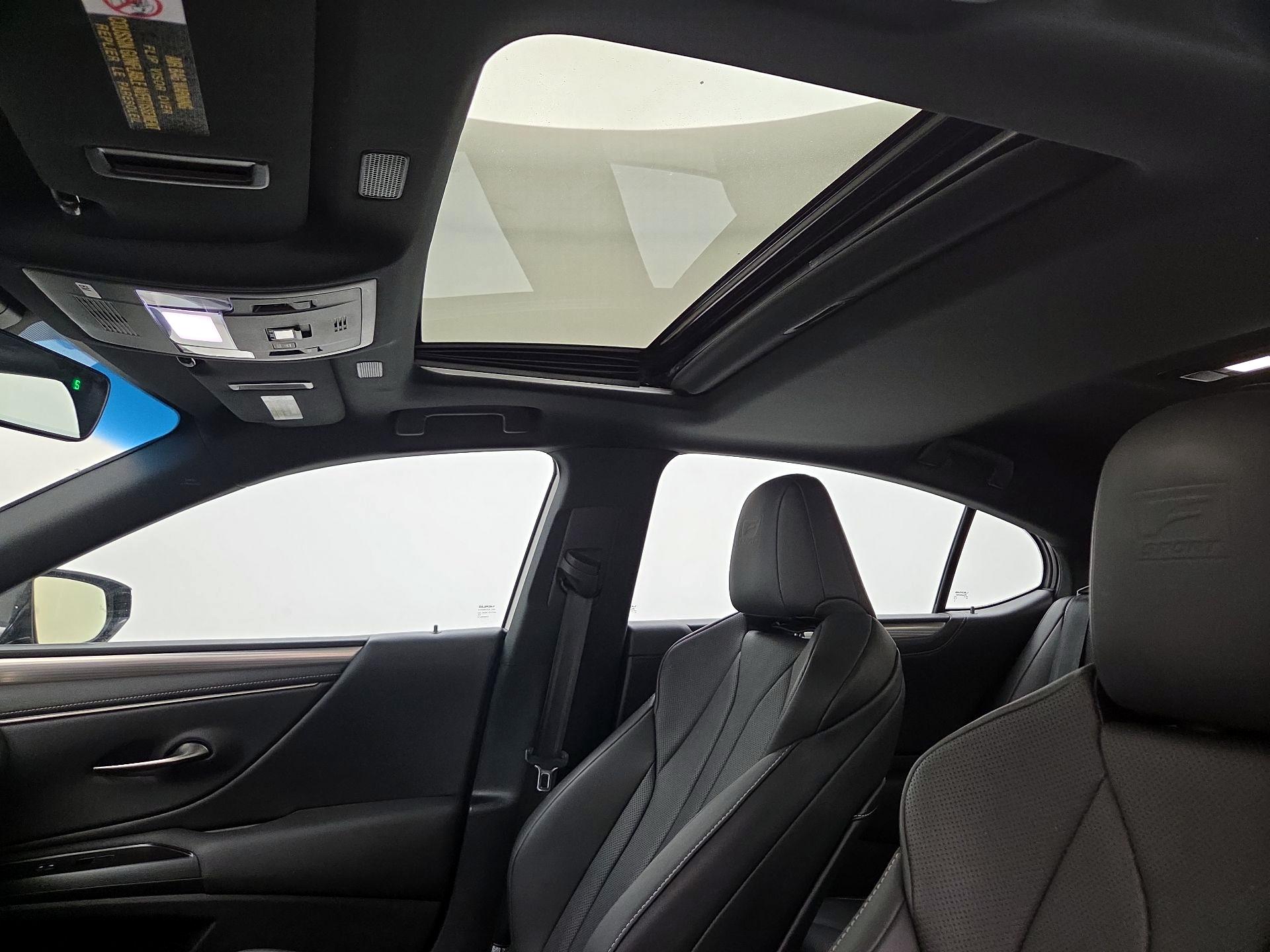 Thumbnail: 2020 Lexus ES - 18