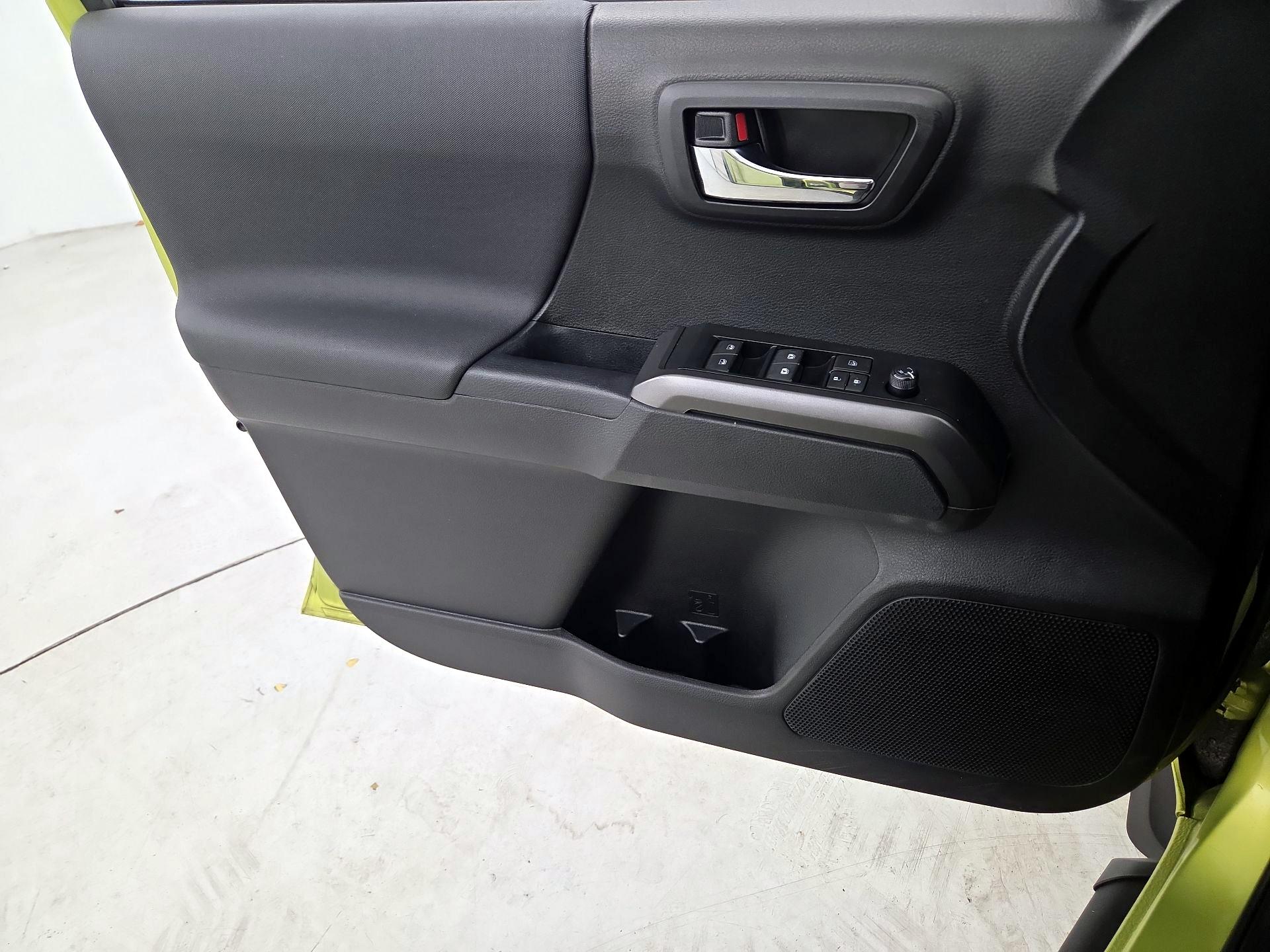 Thumbnail: 2022 Toyota Tacoma - 12