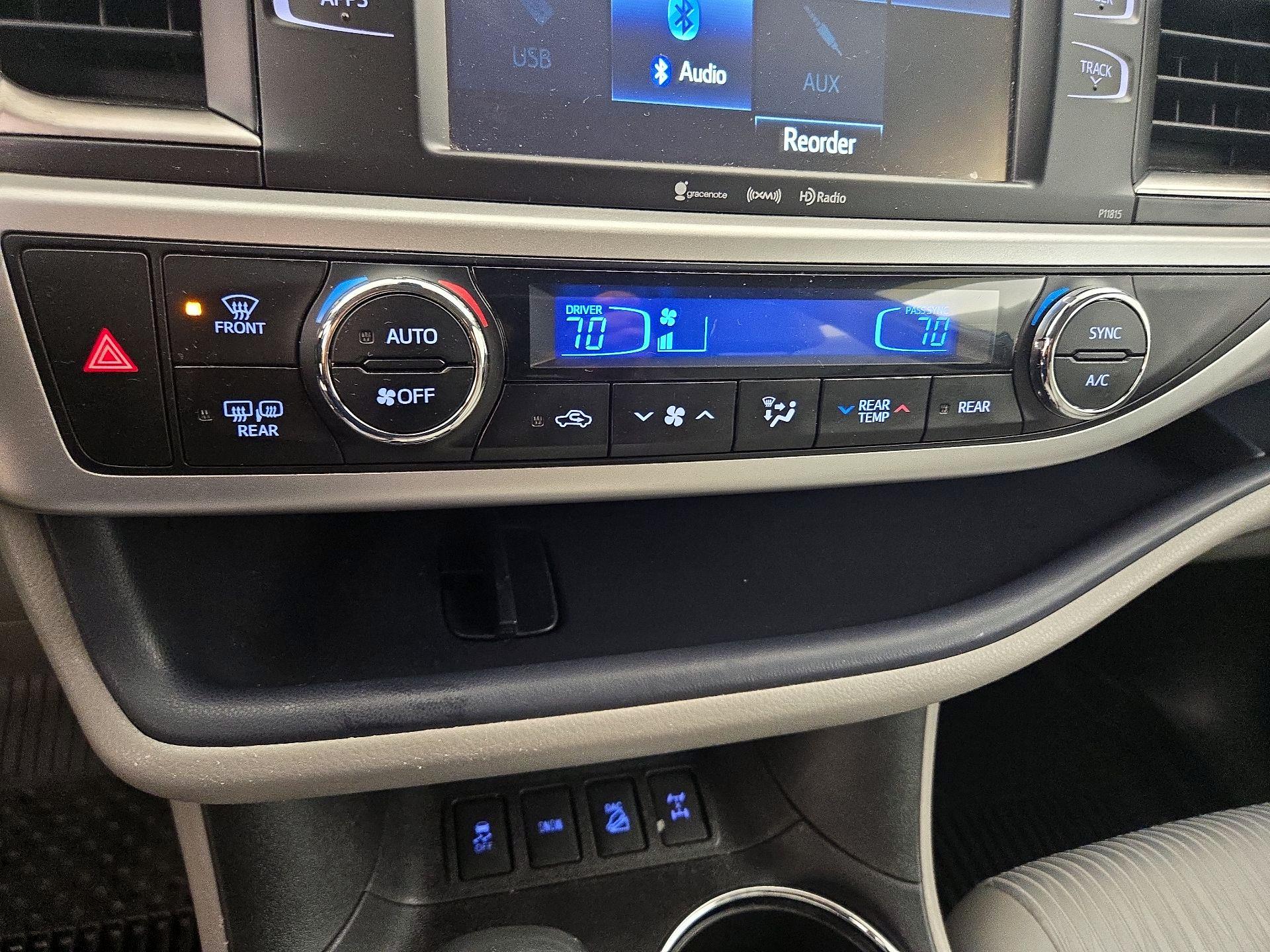 Thumbnail: 2019 Toyota Highlander - 16