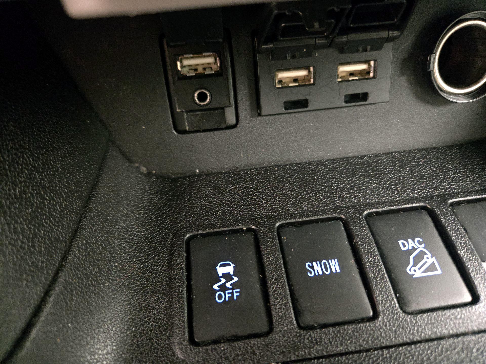 Thumbnail: 2019 Toyota Highlander - 18