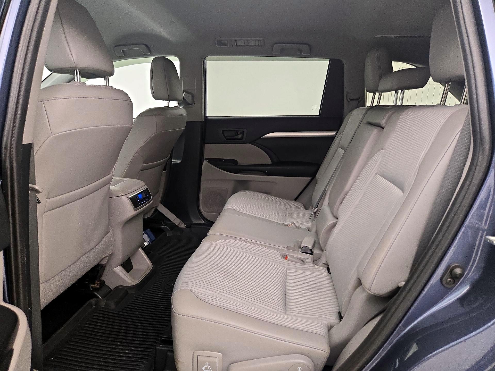 Thumbnail: 2019 Toyota Highlander - 19