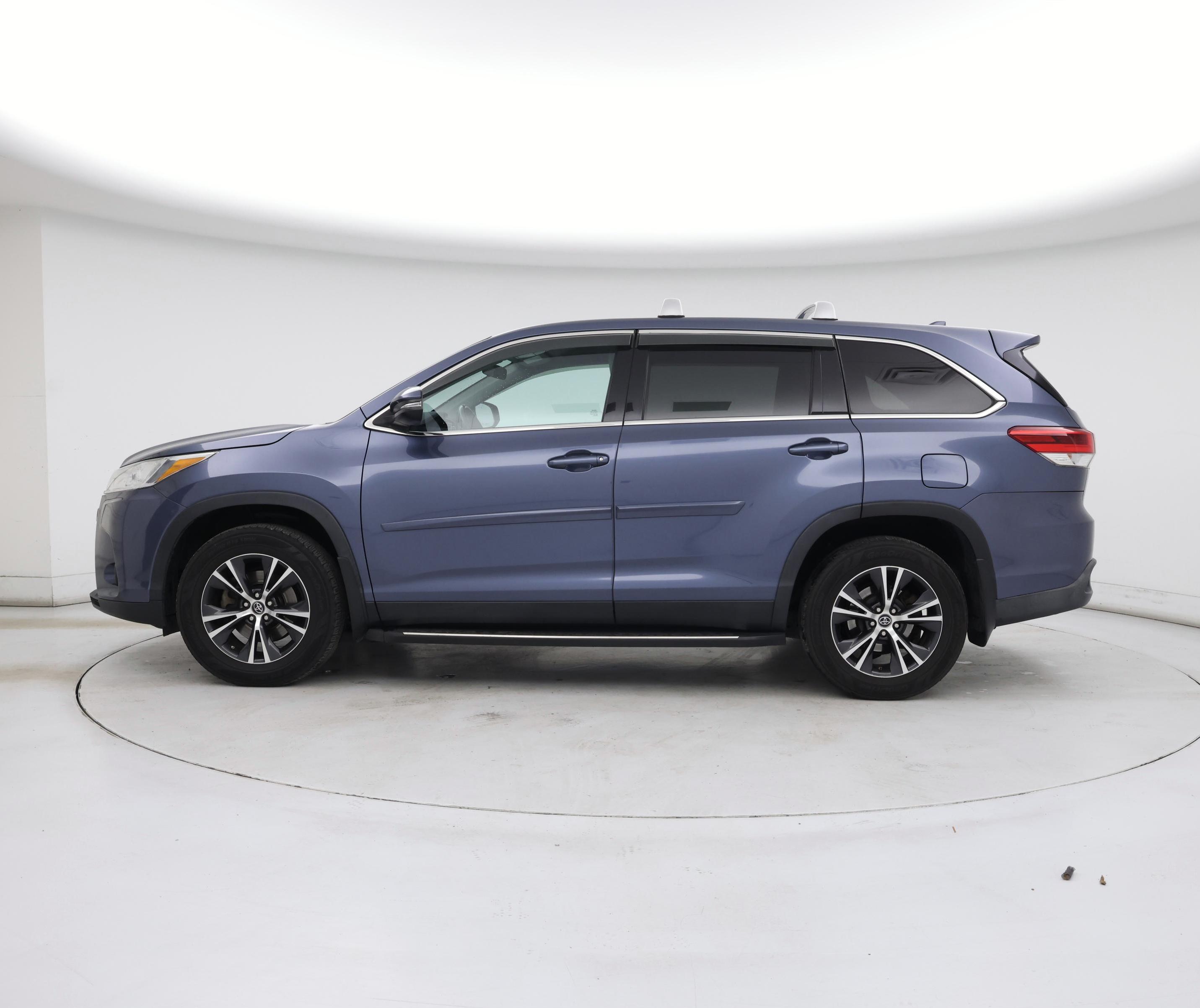 Thumbnail: 2019 Toyota Highlander - 3