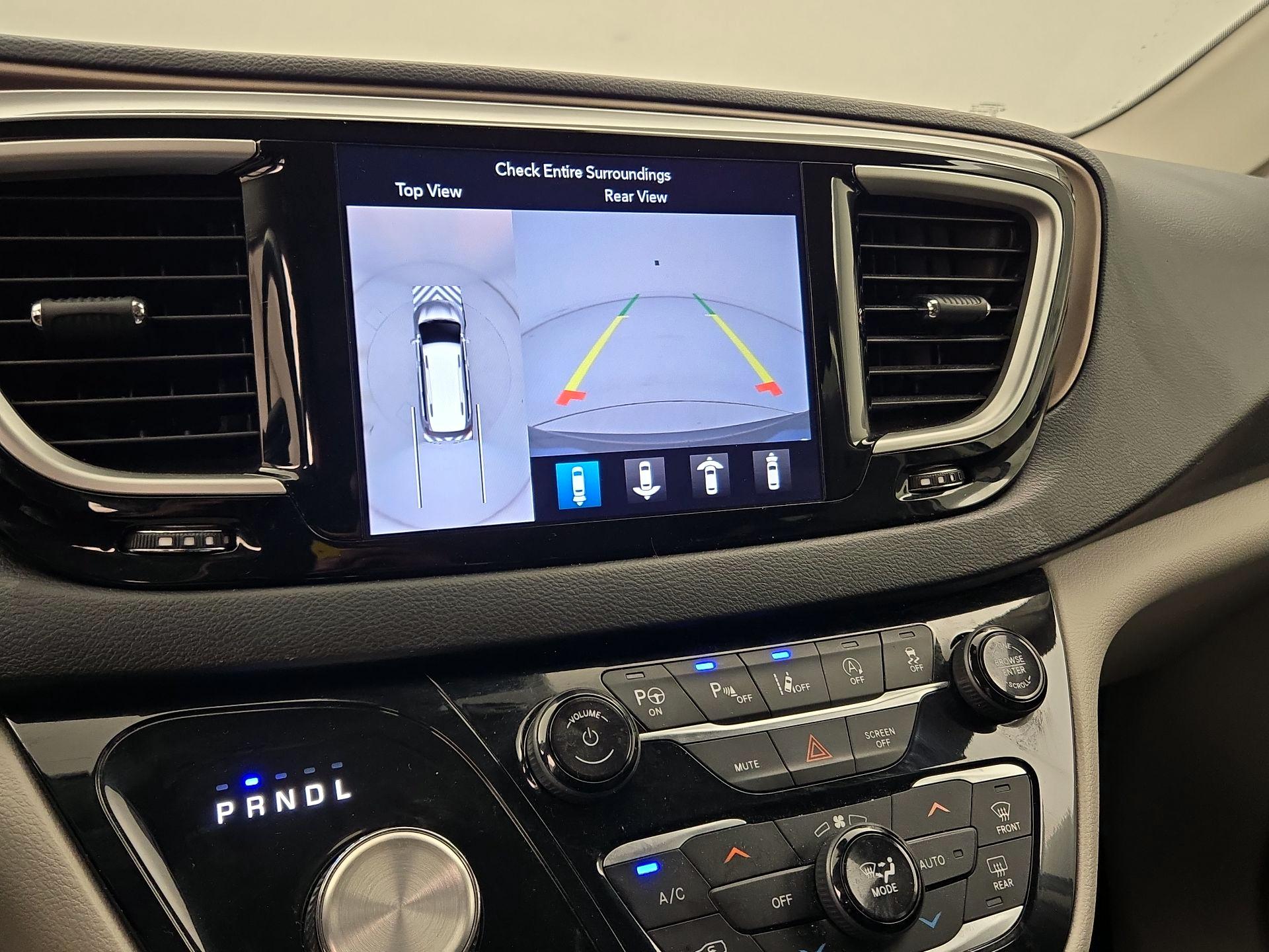 Thumbnail: 2019 Chrysler Pacifica - 15