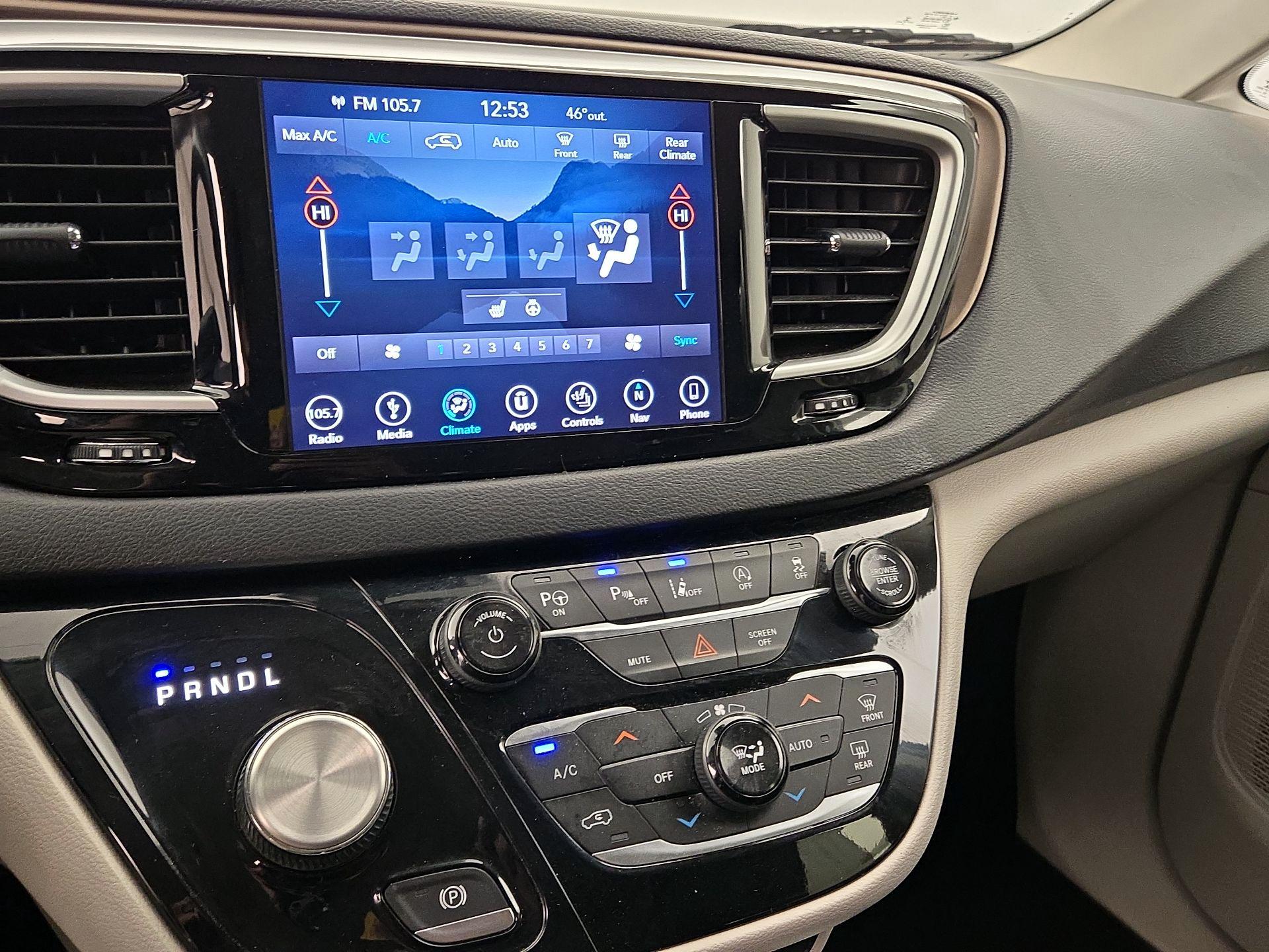 Thumbnail: 2019 Chrysler Pacifica - 17