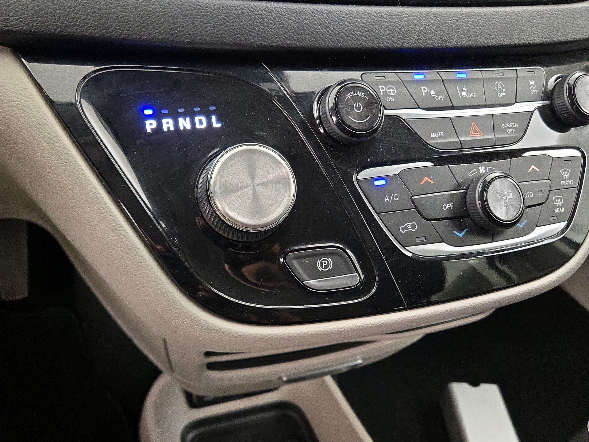 Thumbnail: 2019 Chrysler Pacifica - 18