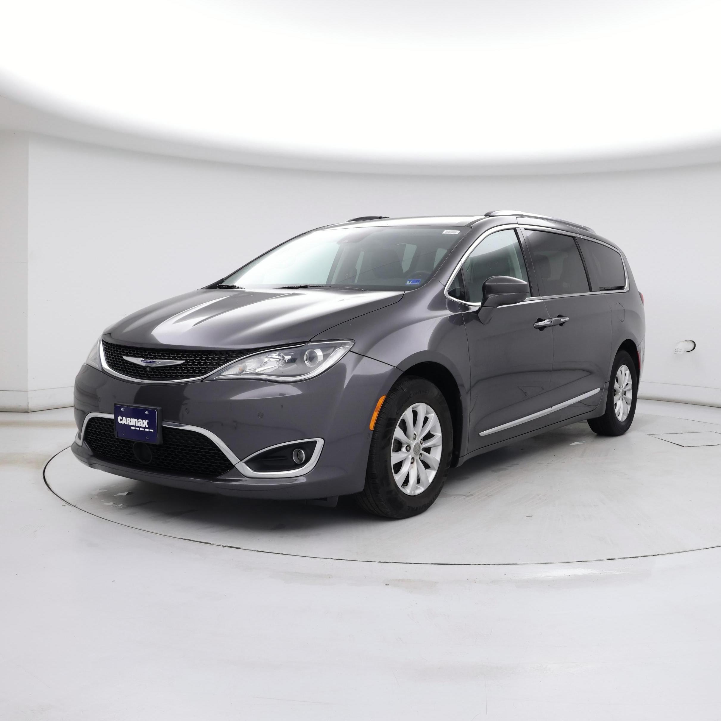 Thumbnail: 2019 Chrysler Pacifica - 4
