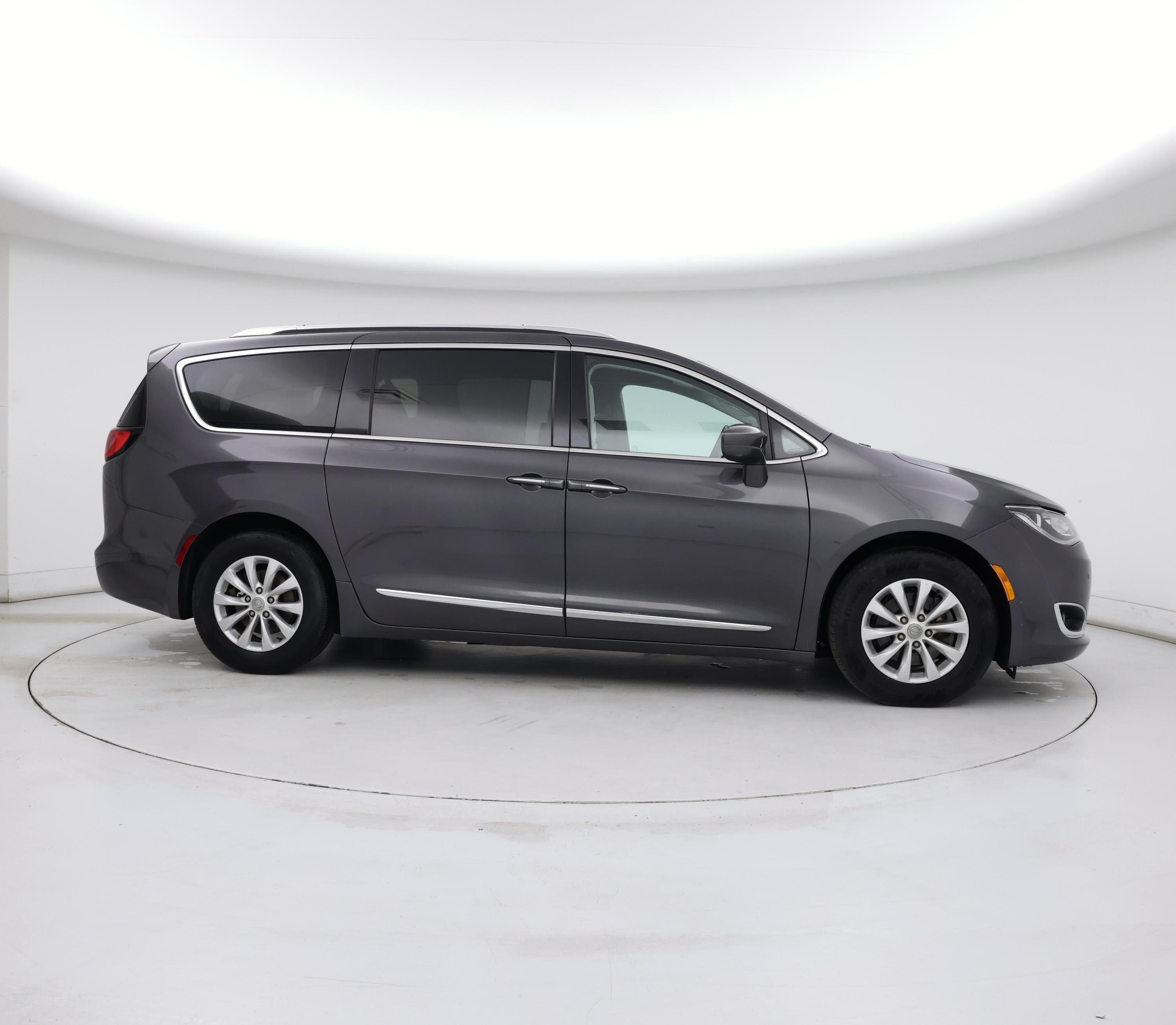 Thumbnail: 2019 Chrysler Pacifica - 7