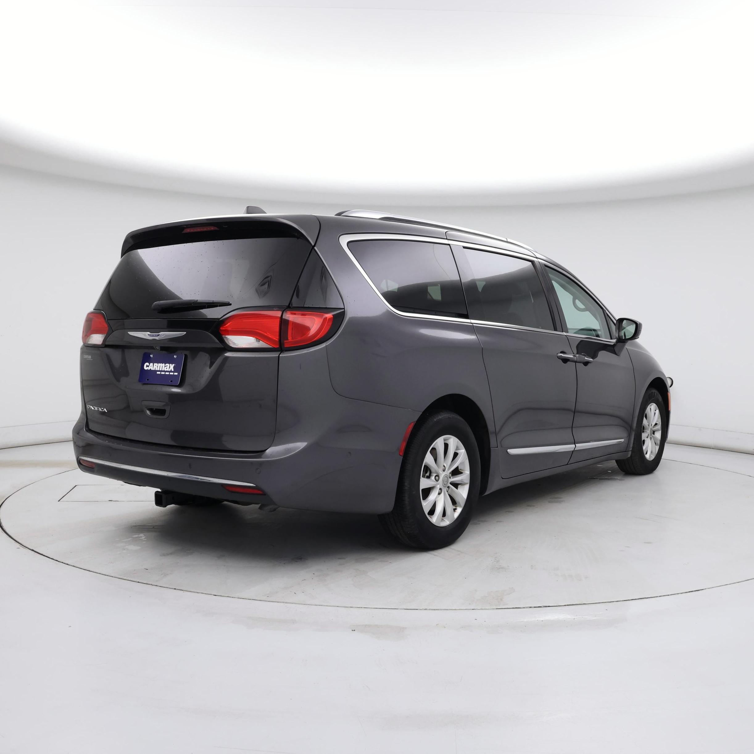 Thumbnail: 2019 Chrysler Pacifica - 8