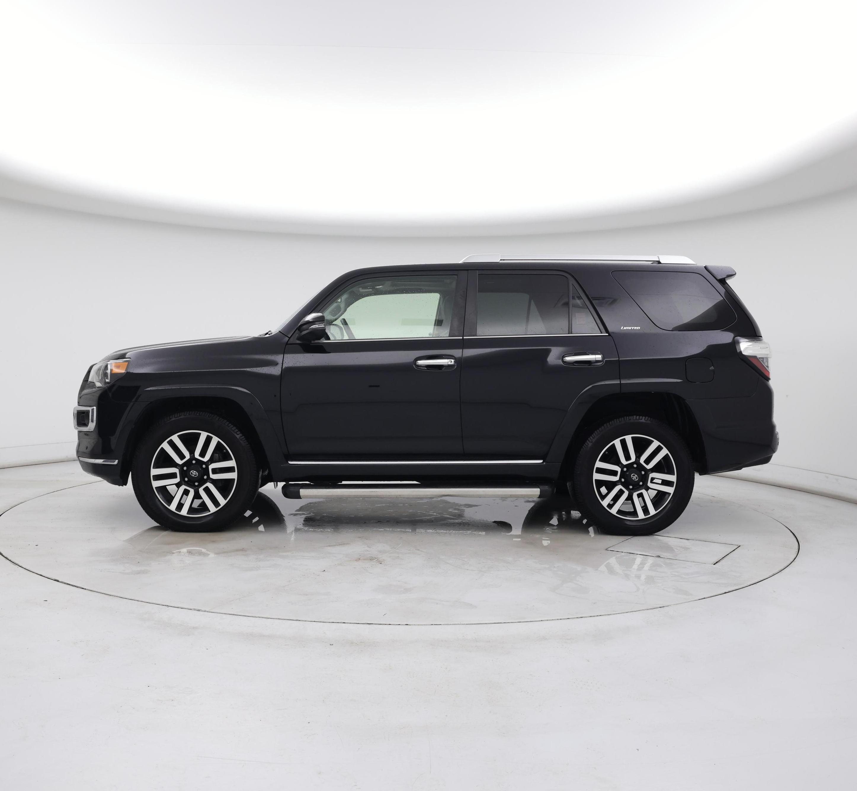 Thumbnail: 2019 Toyota 4Runner - 3