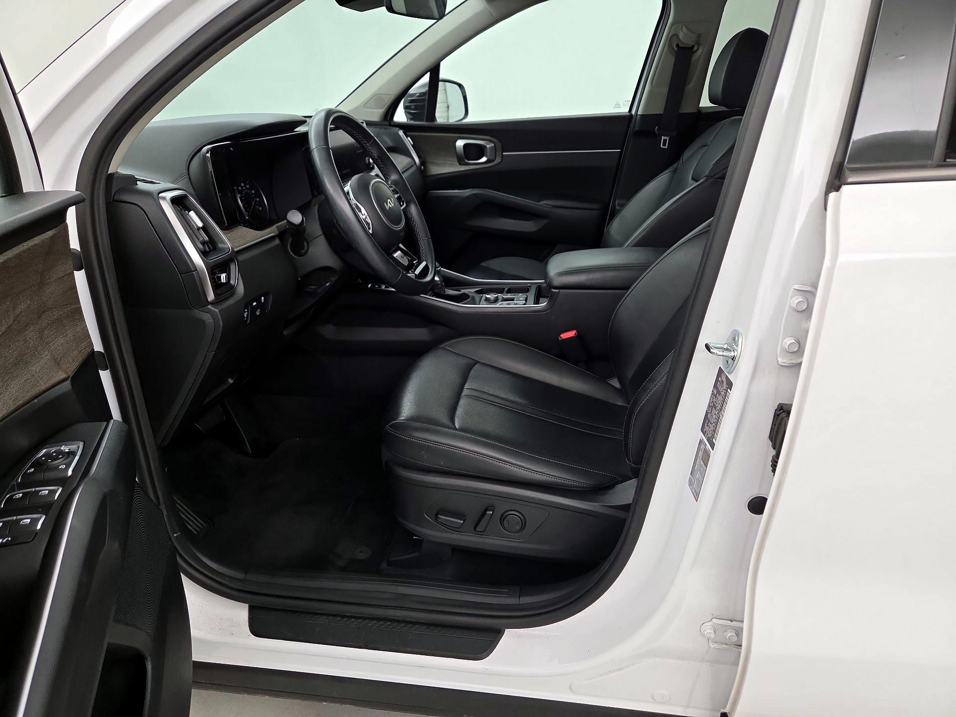 Thumbnail: 2023 Kia Sorento - 11