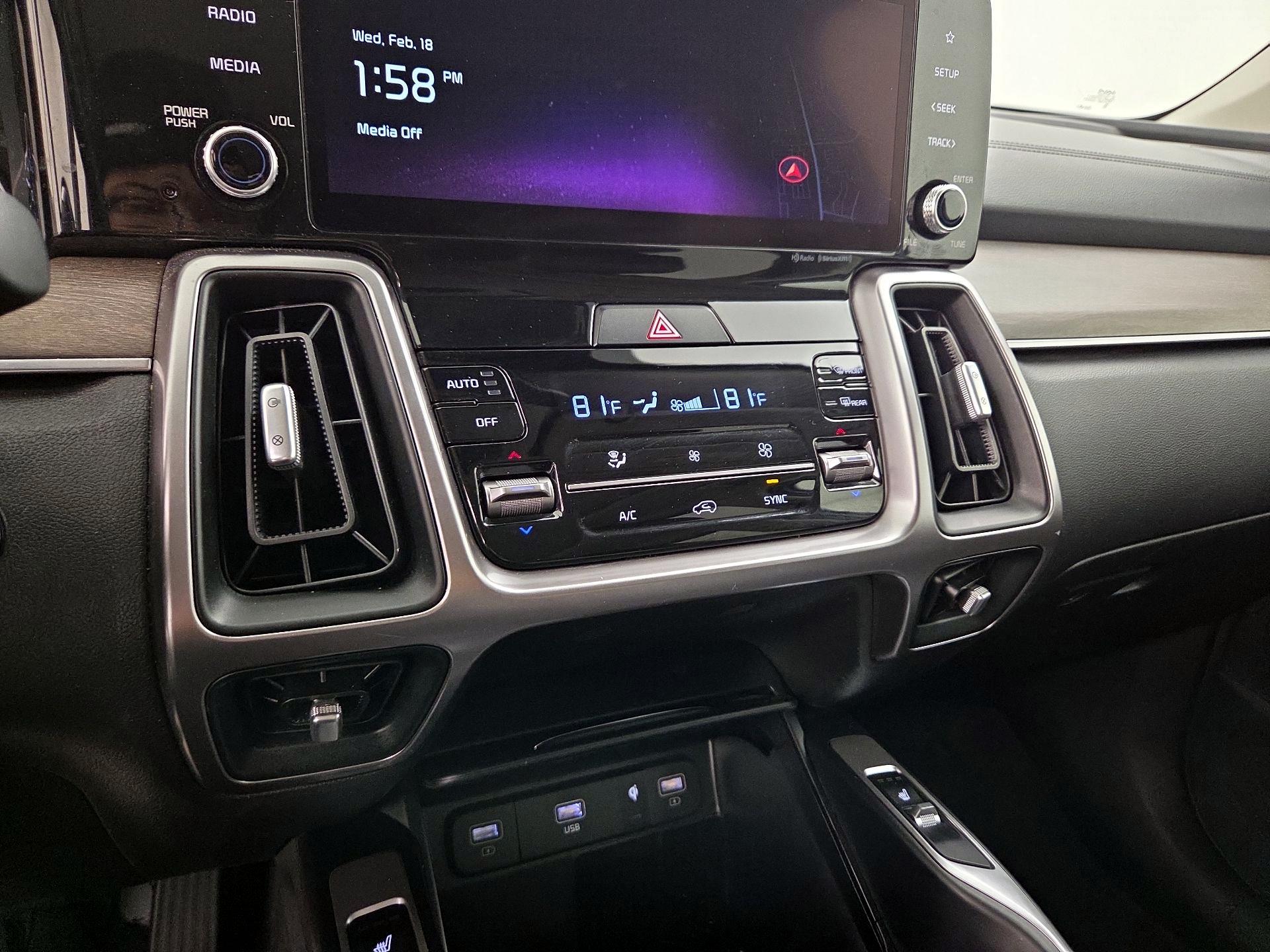 Thumbnail: 2023 Kia Sorento - 17