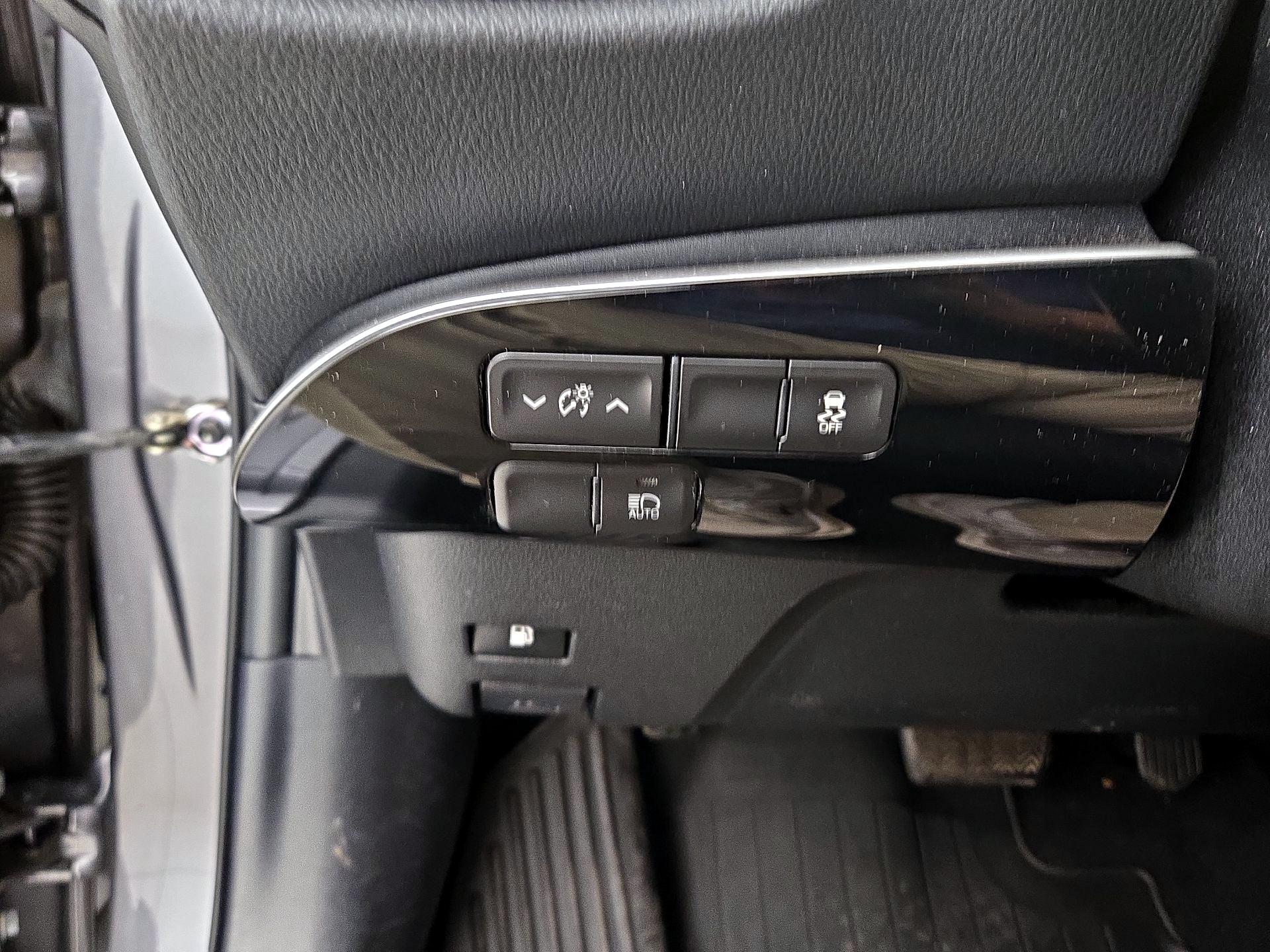 Thumbnail: 2017 Toyota Prius - 13