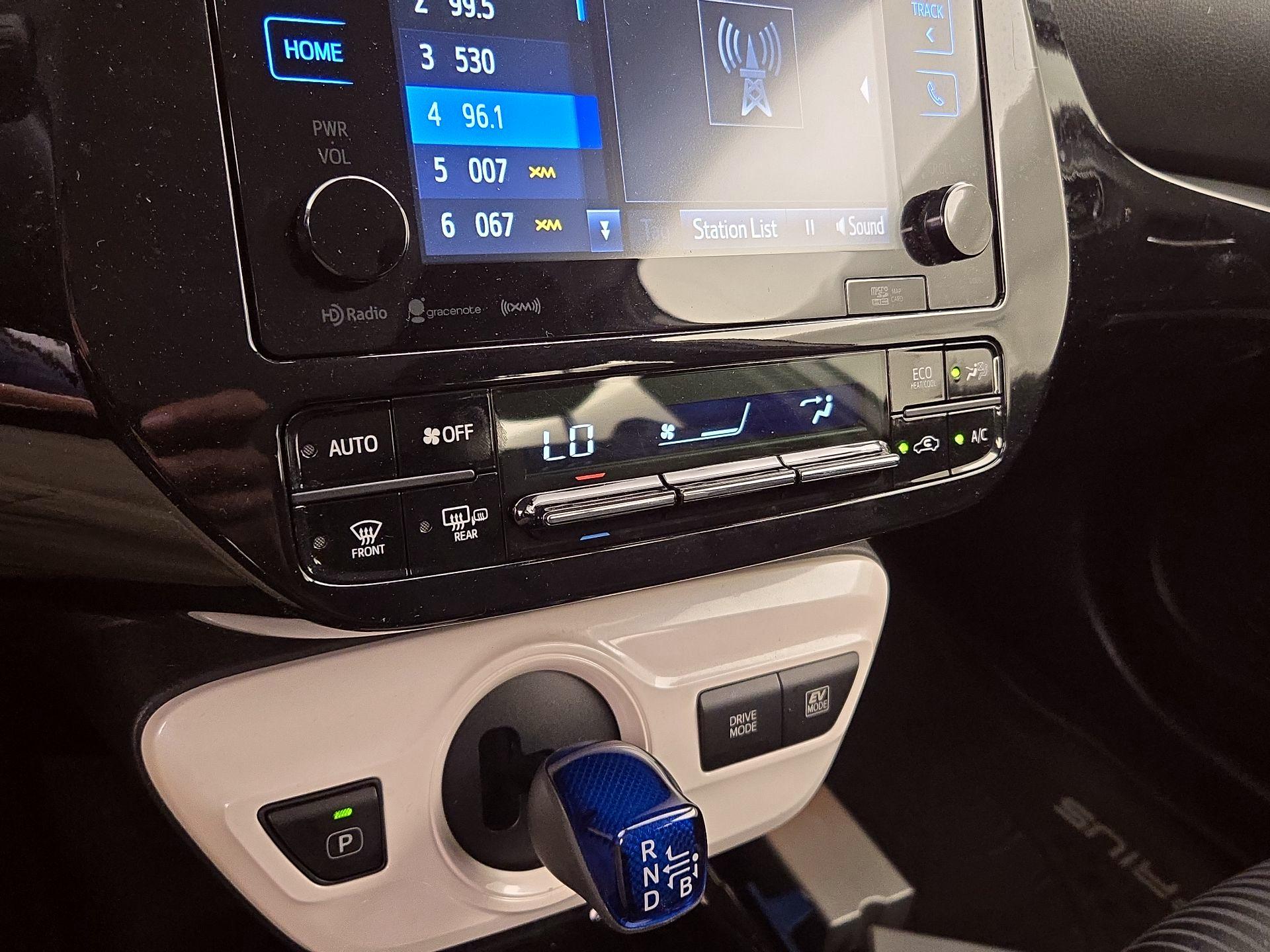 Thumbnail: 2017 Toyota Prius - 17