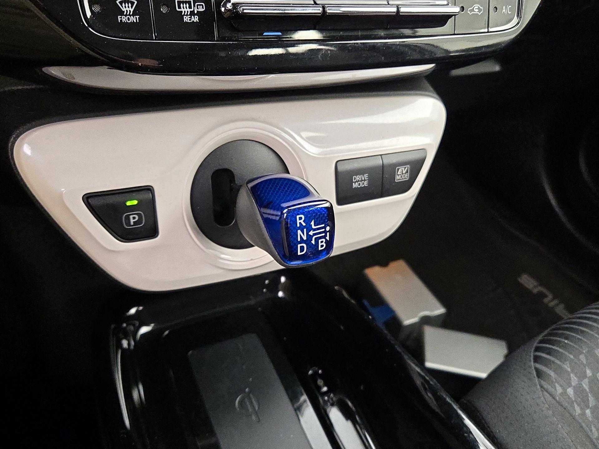 Thumbnail: 2017 Toyota Prius - 18