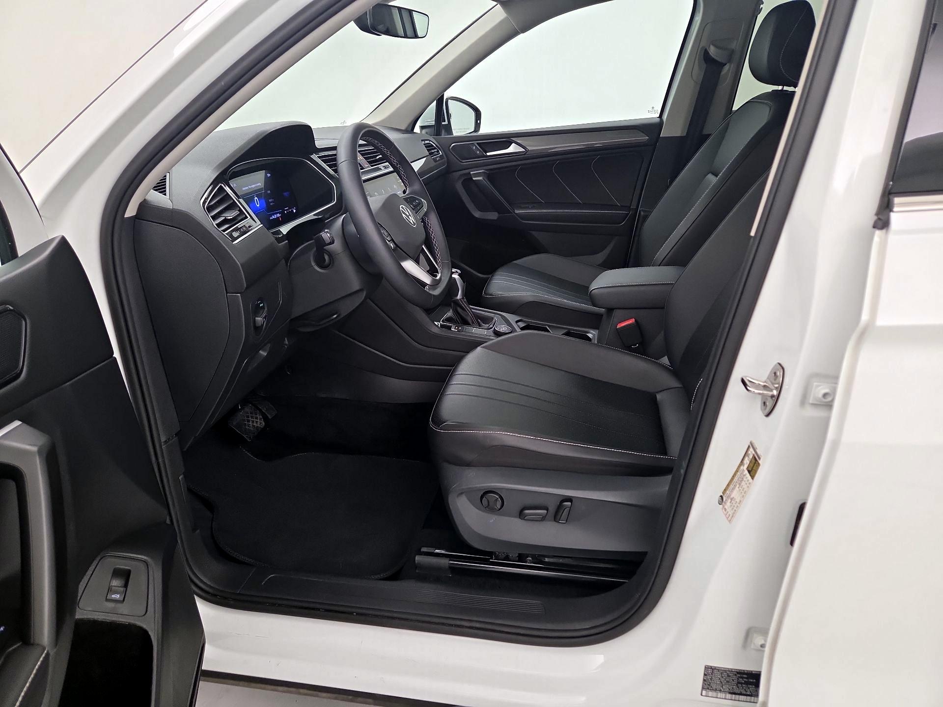 Thumbnail: 2024 Volkswagen Tiguan - 11