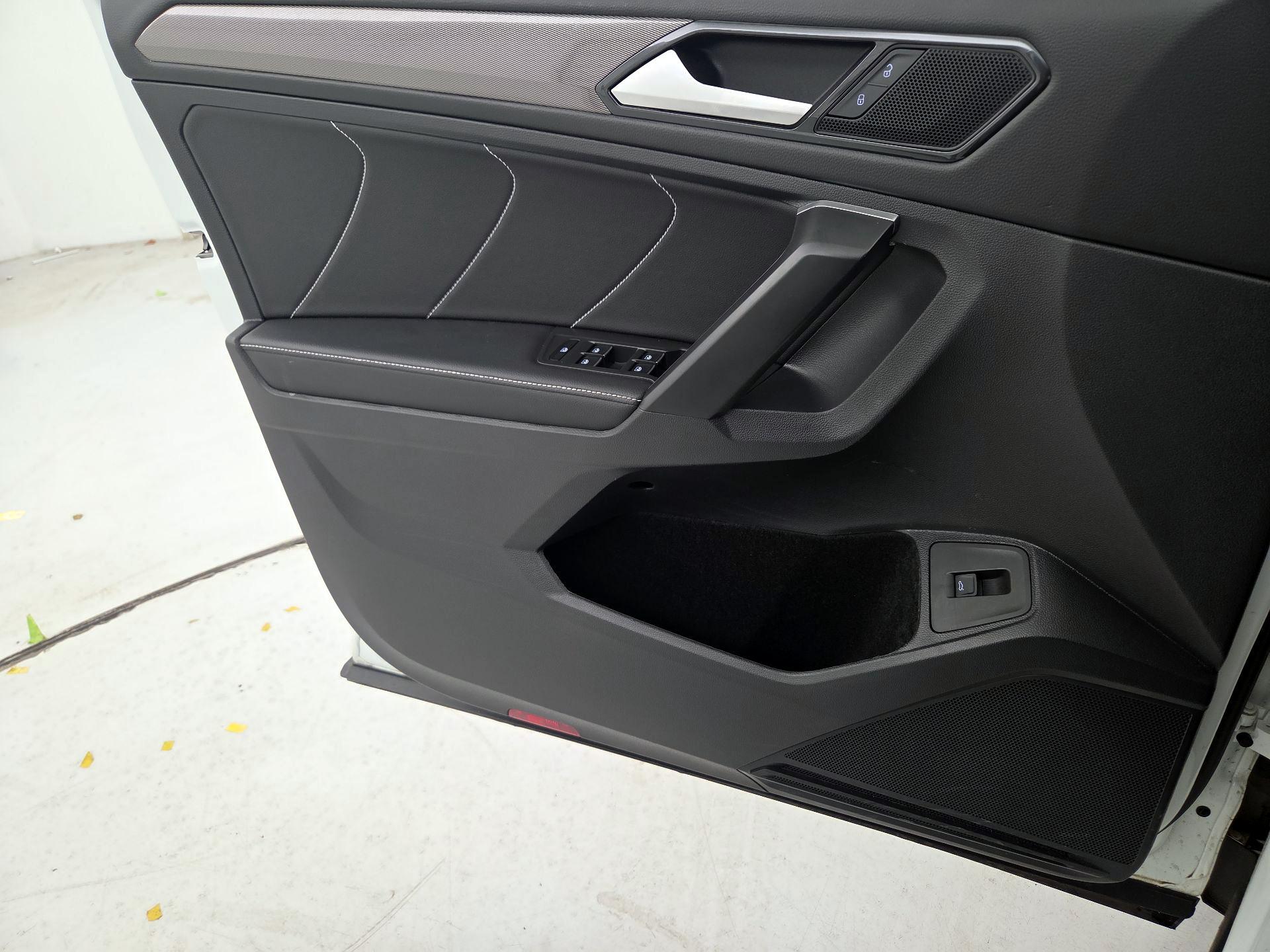 Thumbnail: 2024 Volkswagen Tiguan - 12