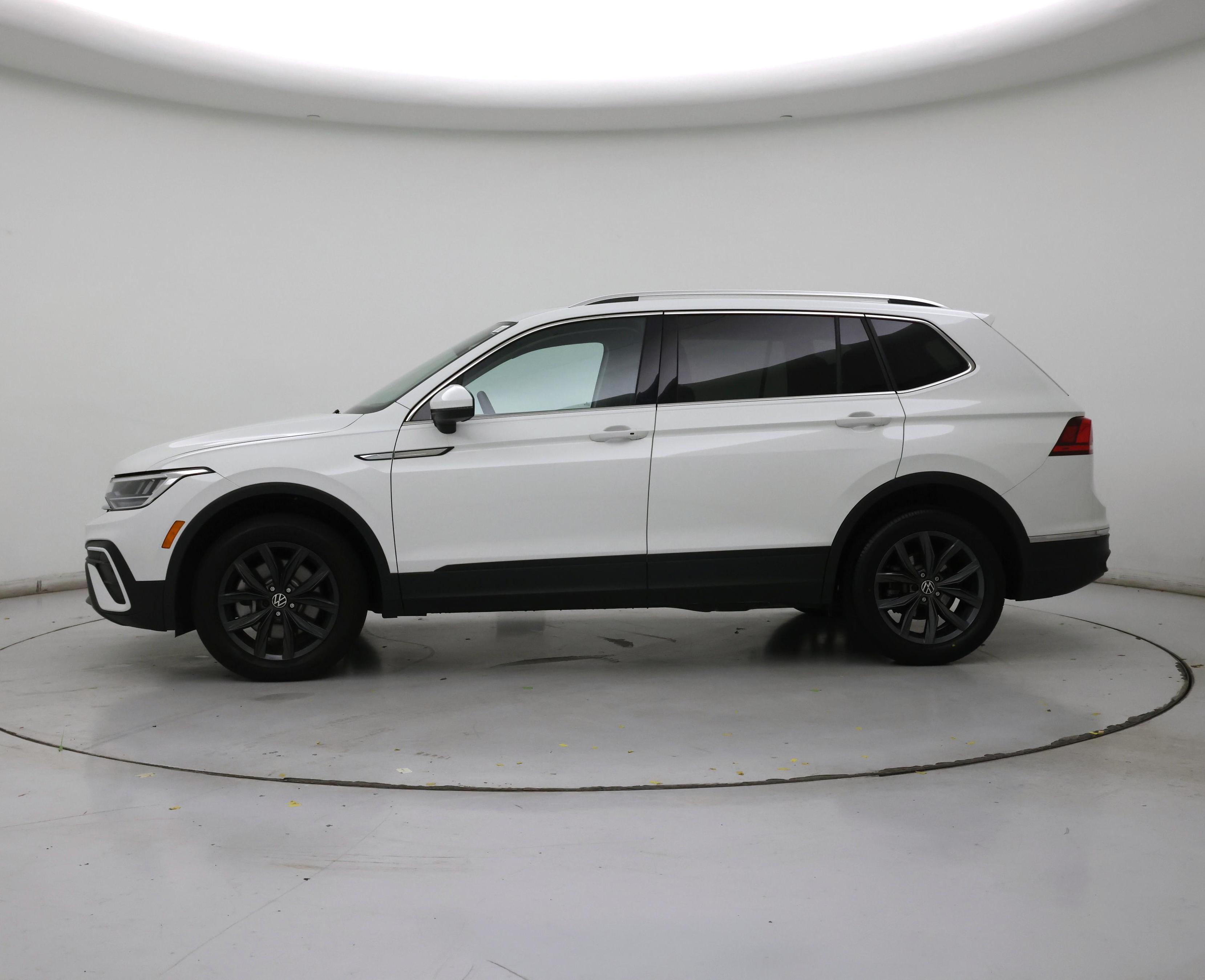 Thumbnail: 2024 Volkswagen Tiguan - 3