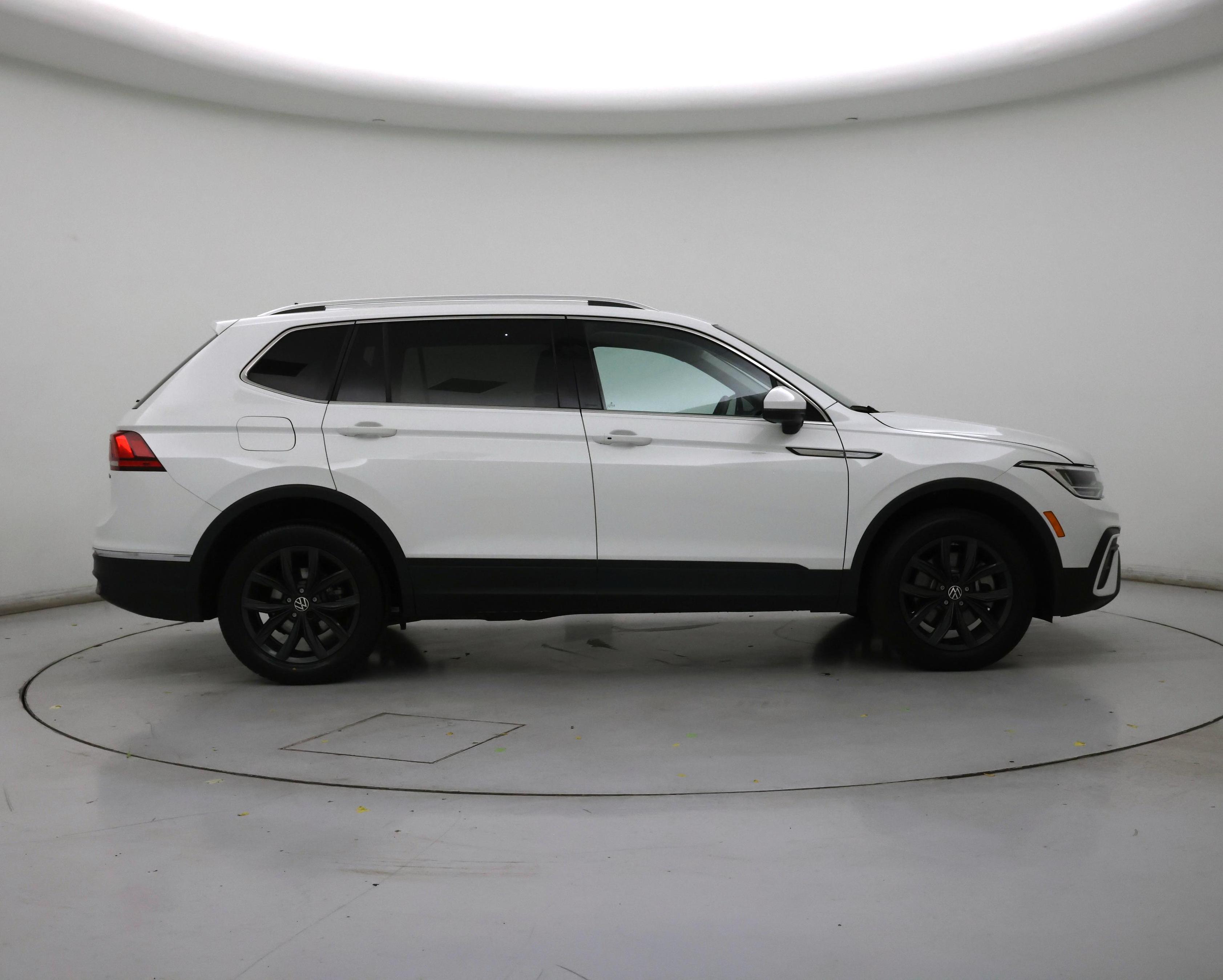 Thumbnail: 2024 Volkswagen Tiguan - 7