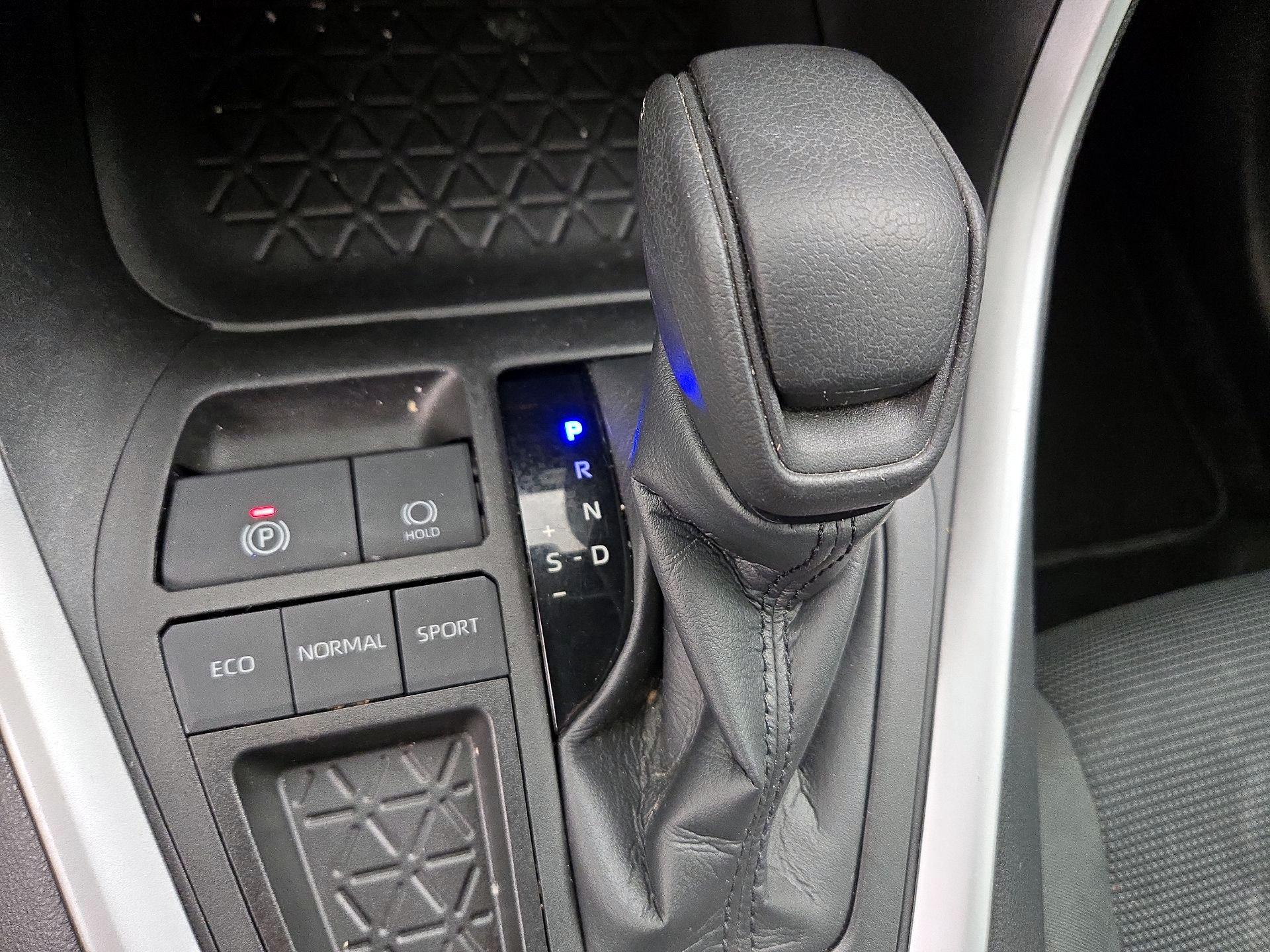 Thumbnail: 2021 Toyota RAV4 - 16