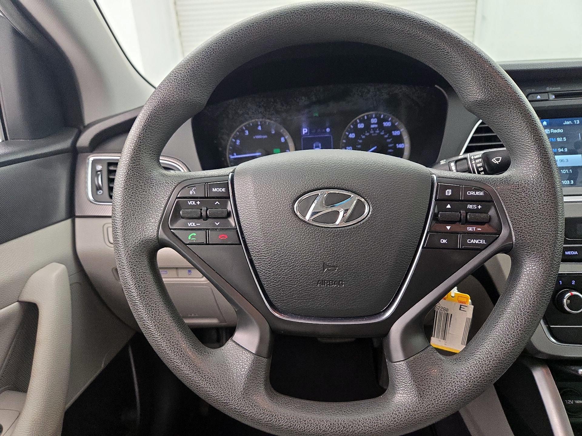 Thumbnail: 2016 Hyundai Sonata - 10