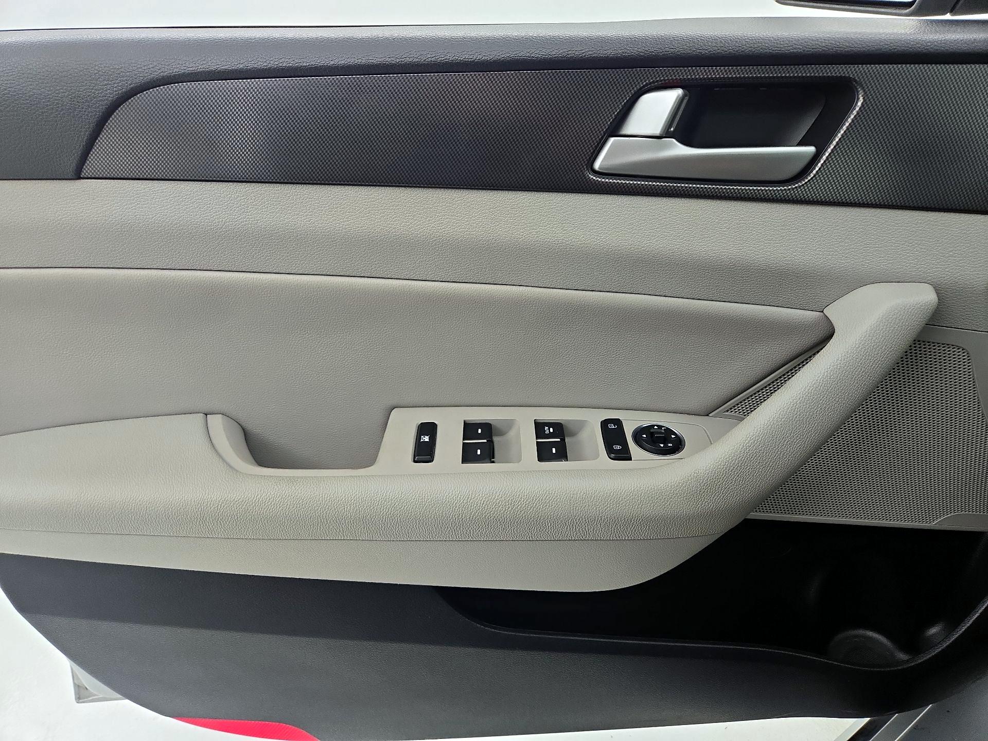 Thumbnail: 2016 Hyundai Sonata - 12