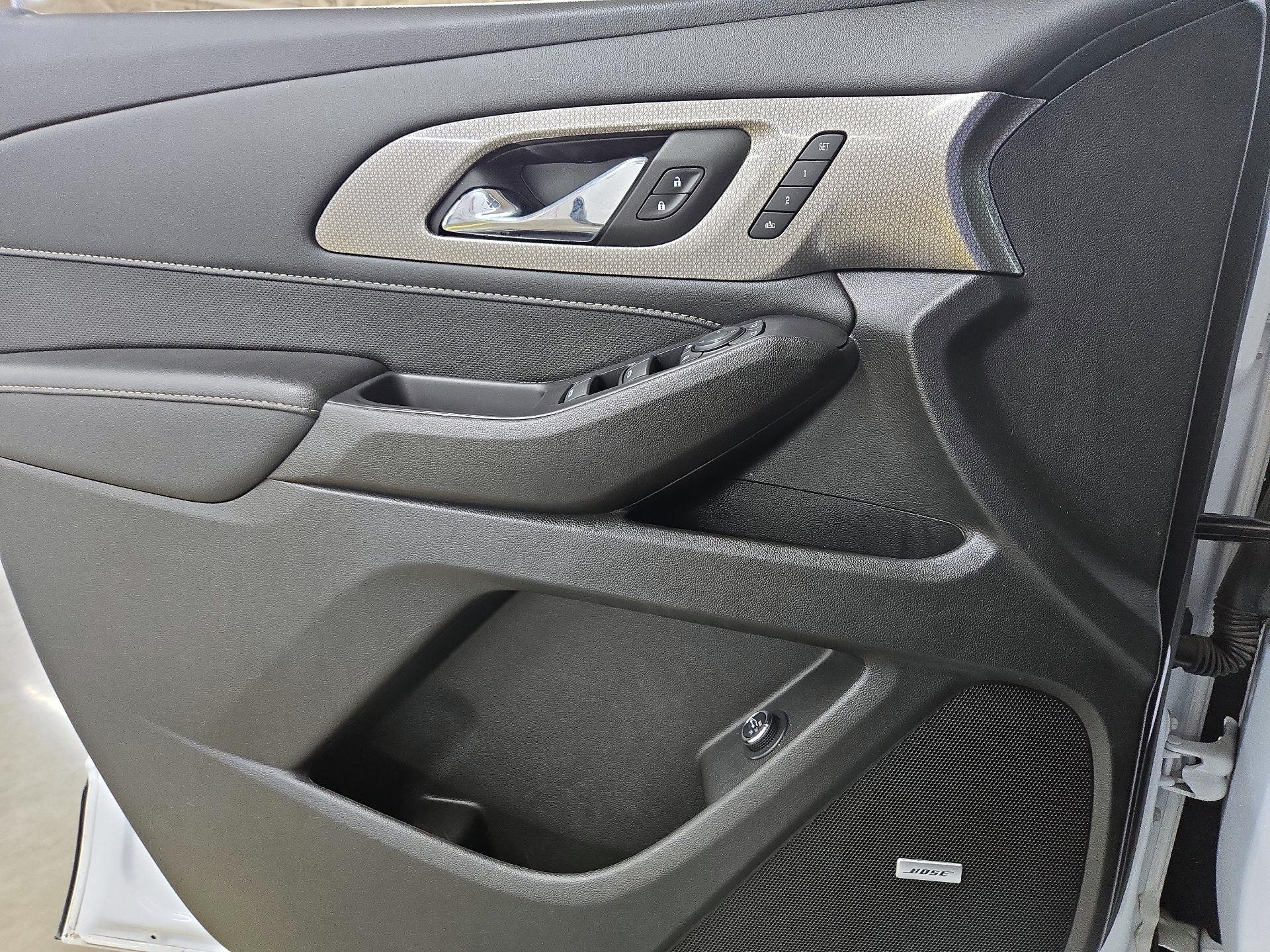 Thumbnail: 2022 Chevrolet Traverse - 12