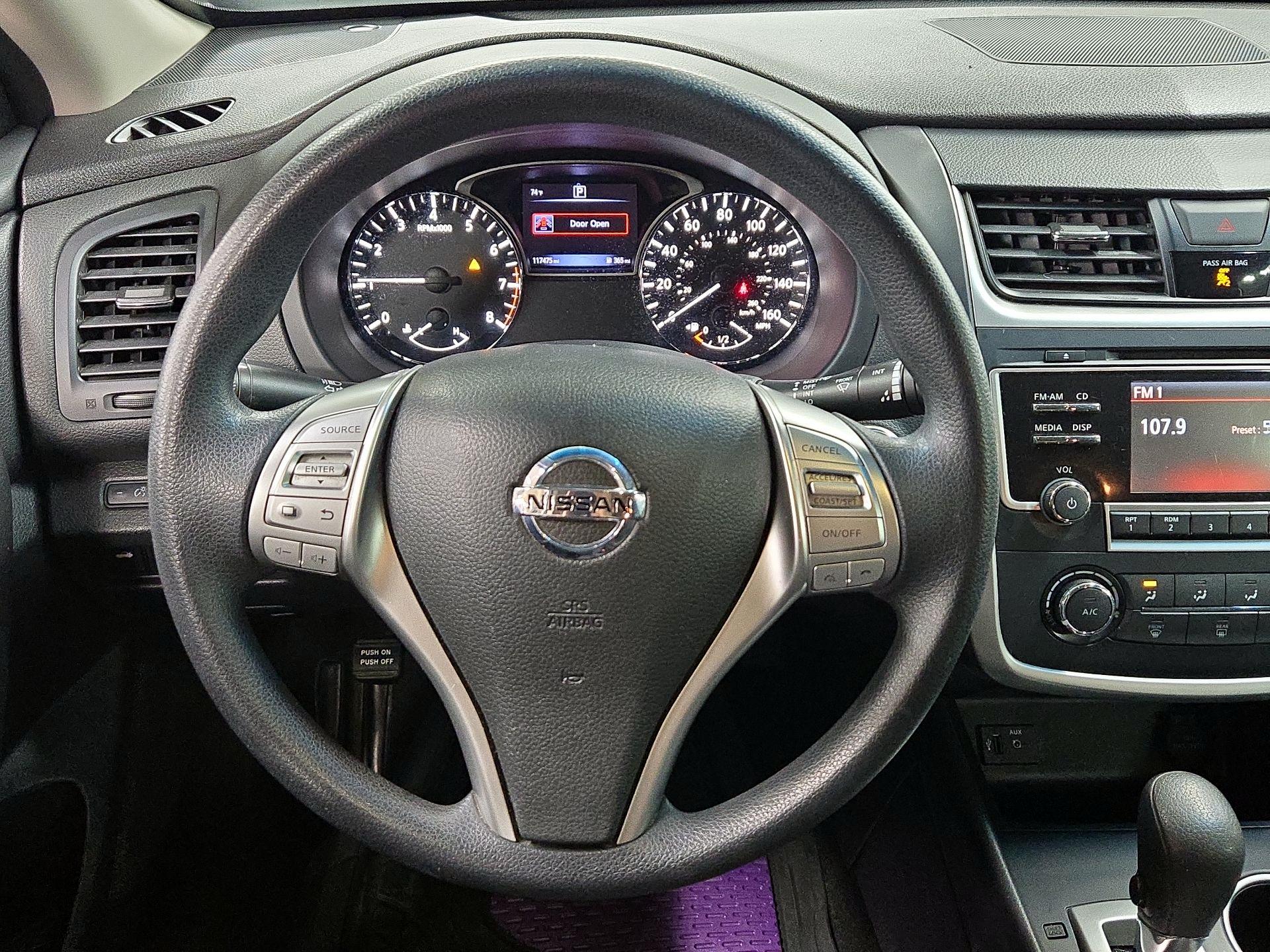 Thumbnail: 2016 Nissan Altima - 10