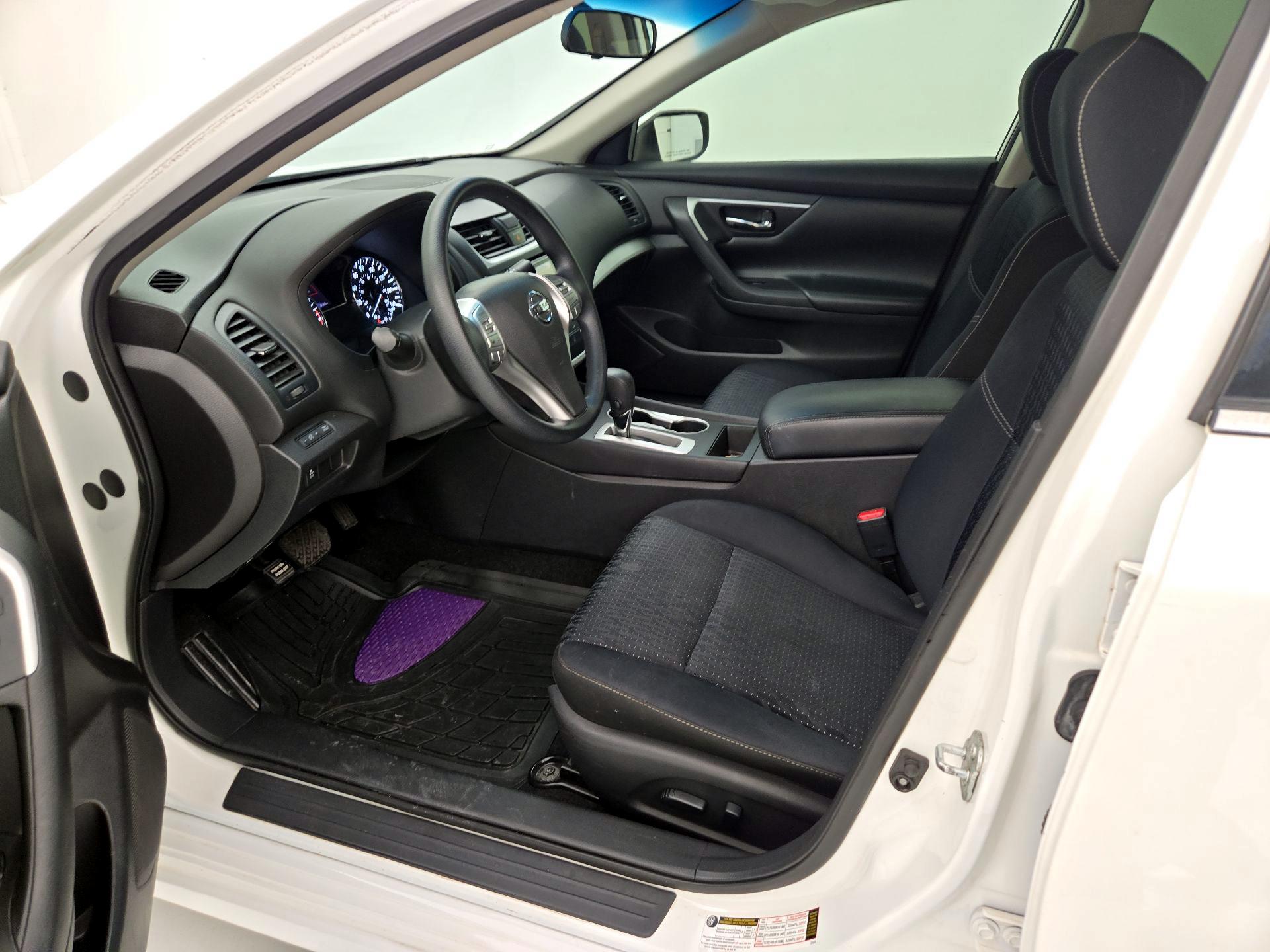 Thumbnail: 2016 Nissan Altima - 11